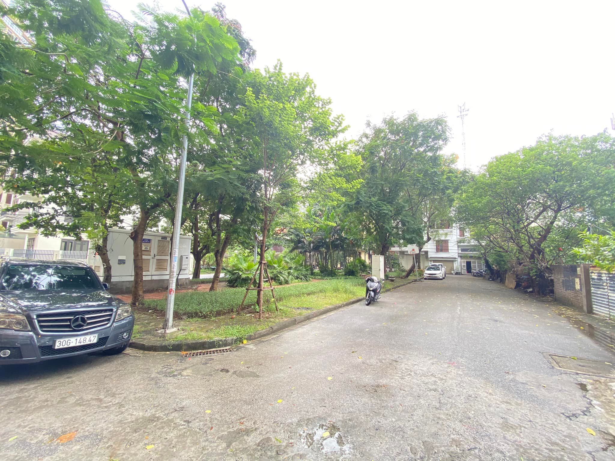 Cực hiếm đất 176m2 Biệt thự Vườn đào, Tây Hồ, 1 dãy ra phố - Vuông vắn, Mặt tiền 11m