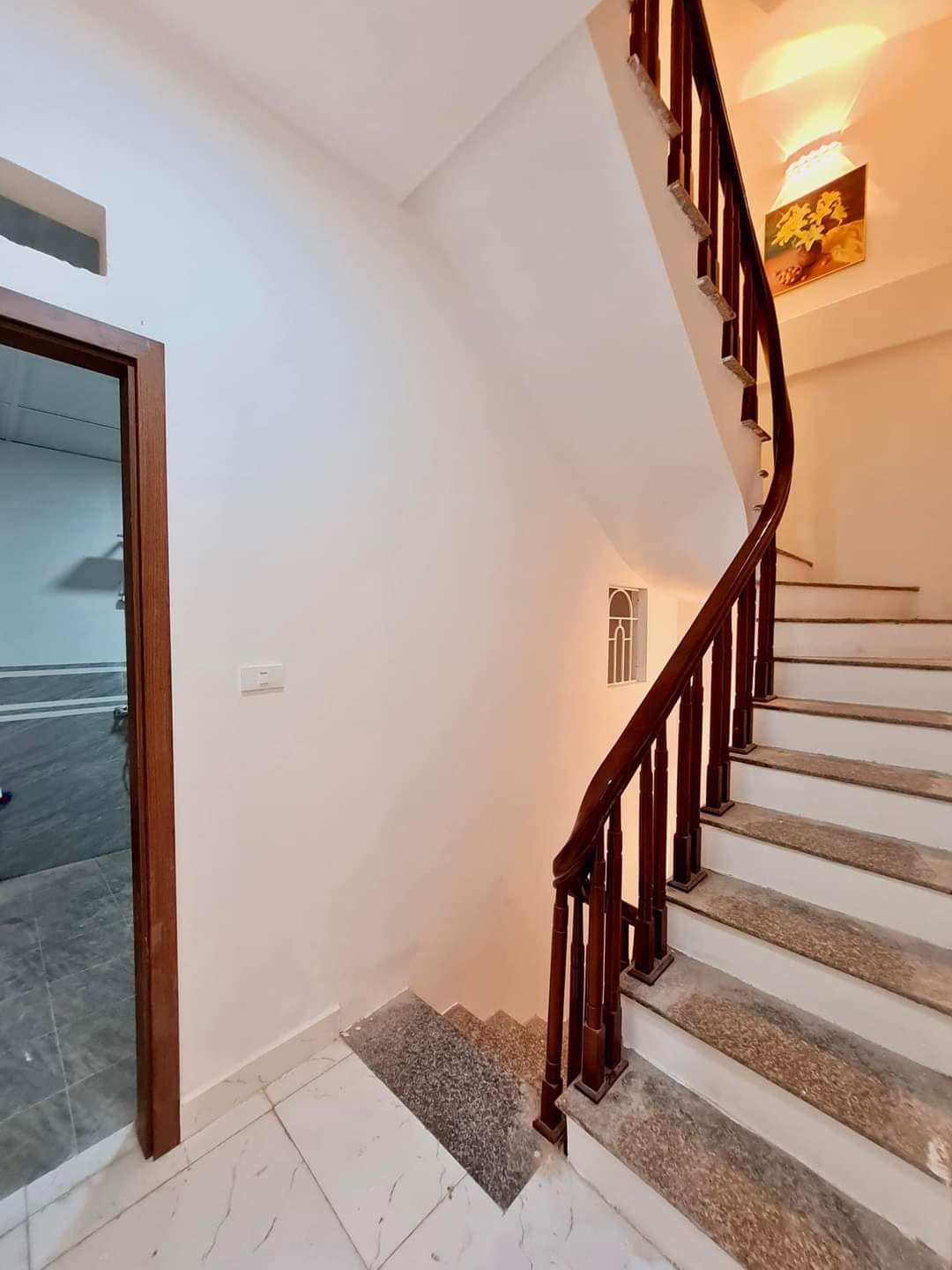 Bán Nhà THUỴ KHUÊ Ngõ Thoáng,Full NT, 5 Tấng,DT37m,4PN,MT4,6m Chỉ 5 Tỷ