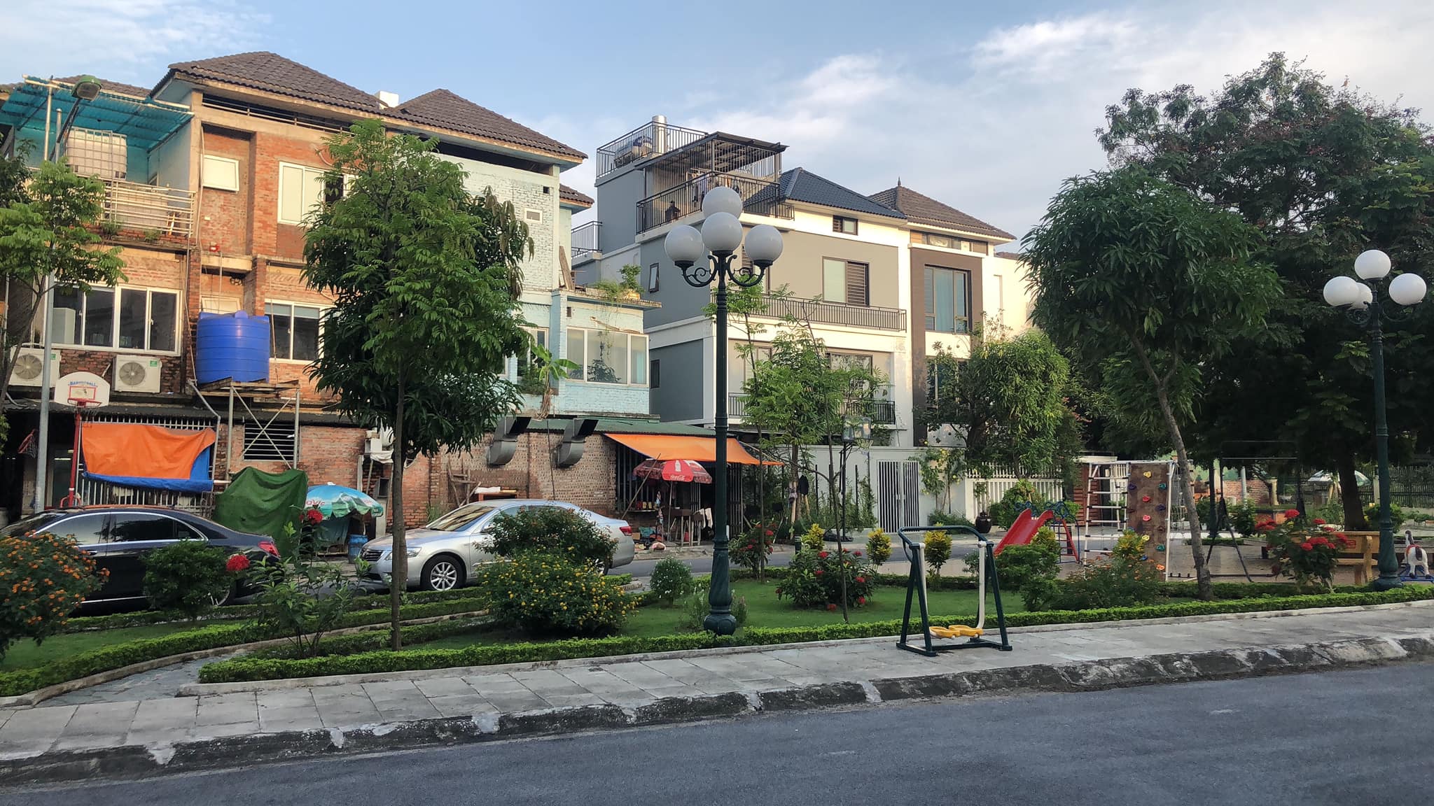 Bán Biệt Thự 4+ – TT+ Khu Đô Thị Thành Phố Giao Lưu( 43 Phạm Văn Đồng),DT 229 m2, 4T.