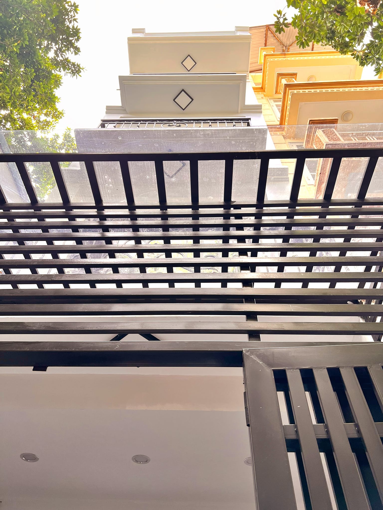 NHÀ PHÂN LÔ MẶT NGÕ THÔNG PHỐ VỌNG HAI BÀ TRƯNG.DT 53M, 5 TẤNG, MT 3,8M, NHÀ MỚI Ở LUÔN. Ô TÔ ĐỖ CÁCH NHÀ