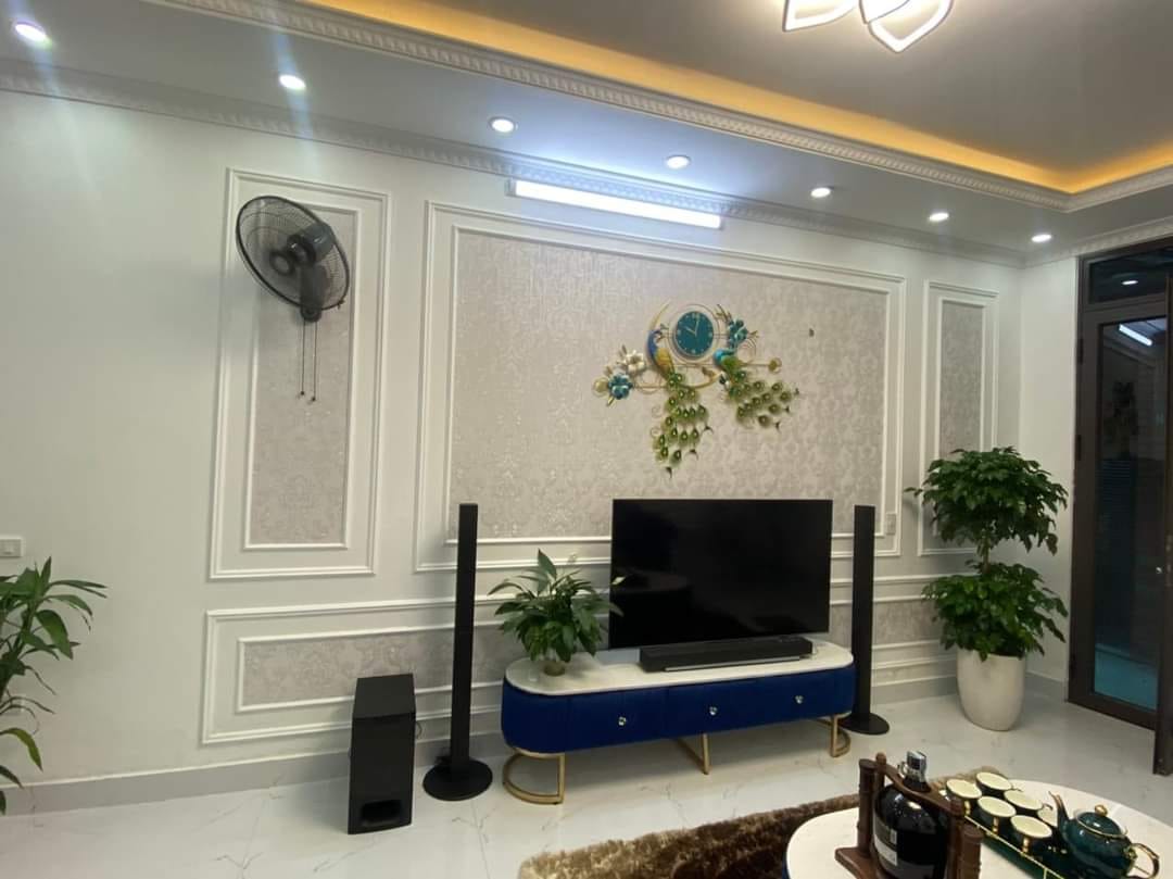 SIÊU HIẾM HÀNG XÓM LVK CHÂU ÂU PHÂN LÔ Ô TÔ NHÀ ĐẸP LONG LANH FULL NỘI THẤT 40m 5 tầng 8.5 tỷ.