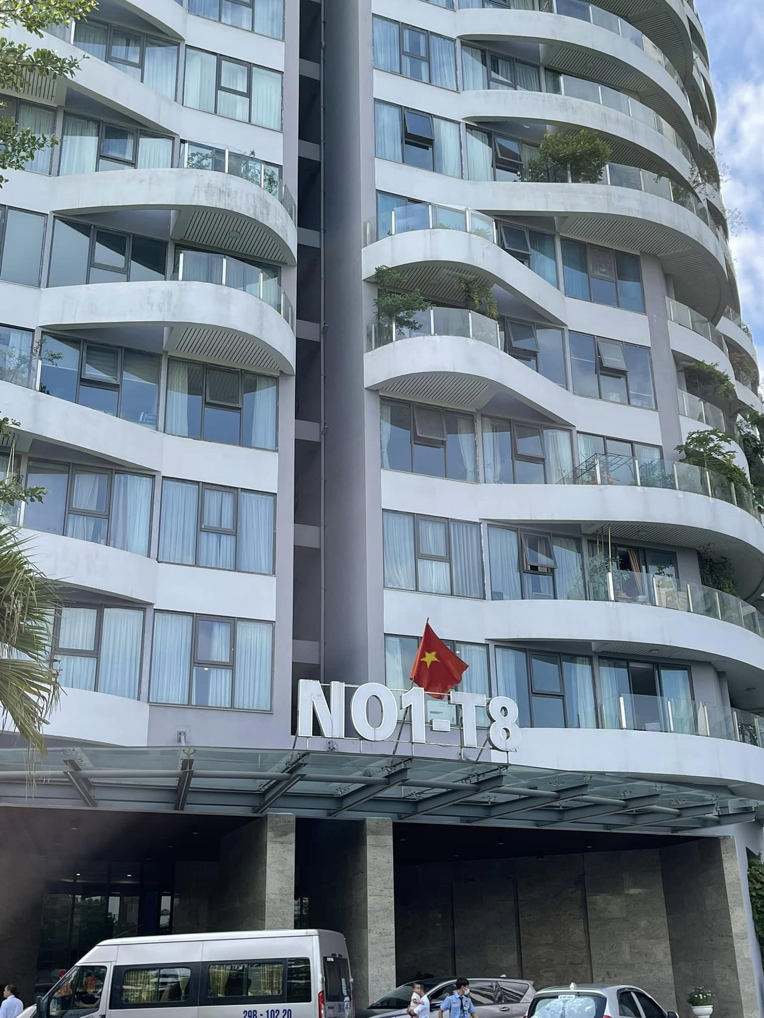 Bán CC P504 N01-T8 Ngoại Giao Đoàn , diện tích 132m2, T5, Giá 7.25 tỷ, Q. Bắc Từ liêm, liên hệ A Quang 0985812475