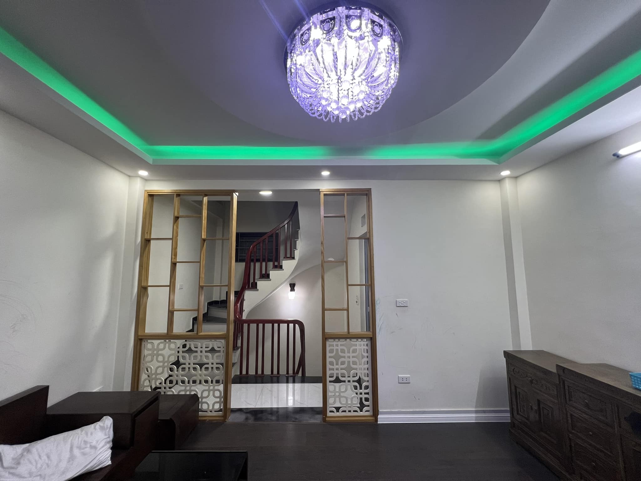 Bán nhà view sông,Ngọc Hồi Thanh Trì,5 tầng, 30m,oto tránh,vỉa hè rộng, 4.3 tỷ