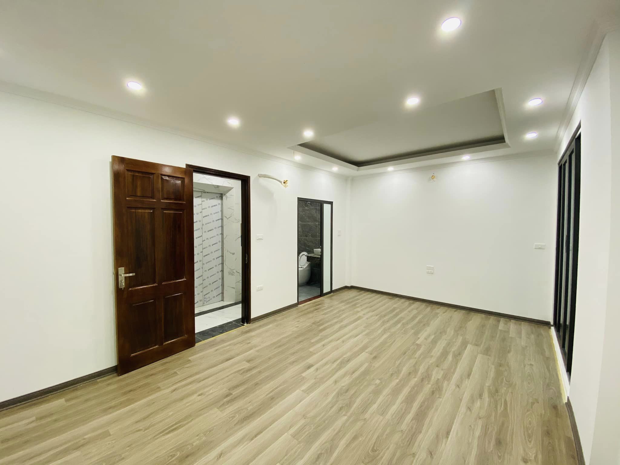 NHÀ MỚI ĐẸP RỤNG RỜI CHÂN TAY PHỐ CHÍNH KINH THANH XUÂN HN