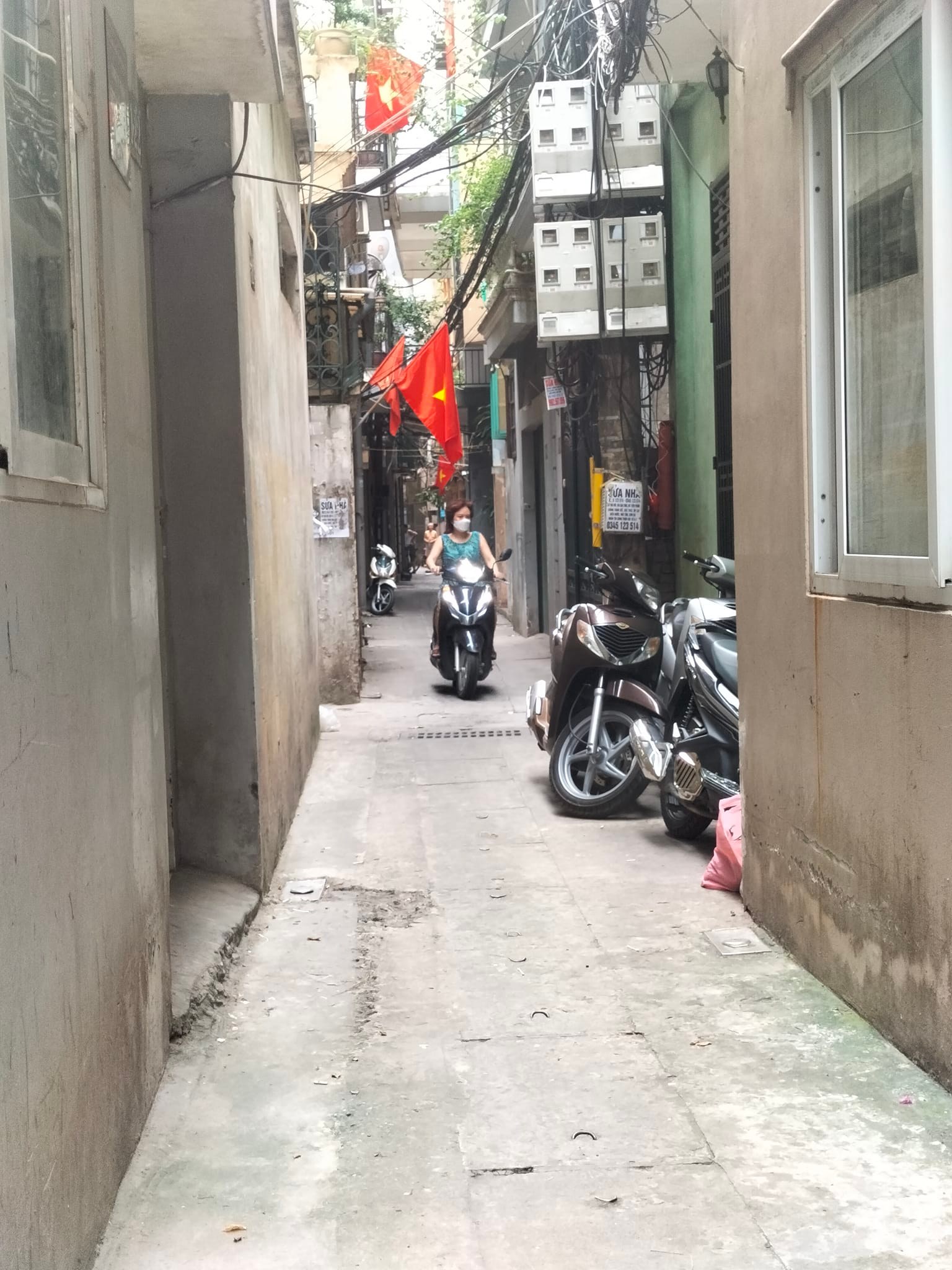 Bán nhà 4T Chính Kinh, Thanh Xuân, Mới đẹp – Ngõ thông – 4PN - Gần Royai City.