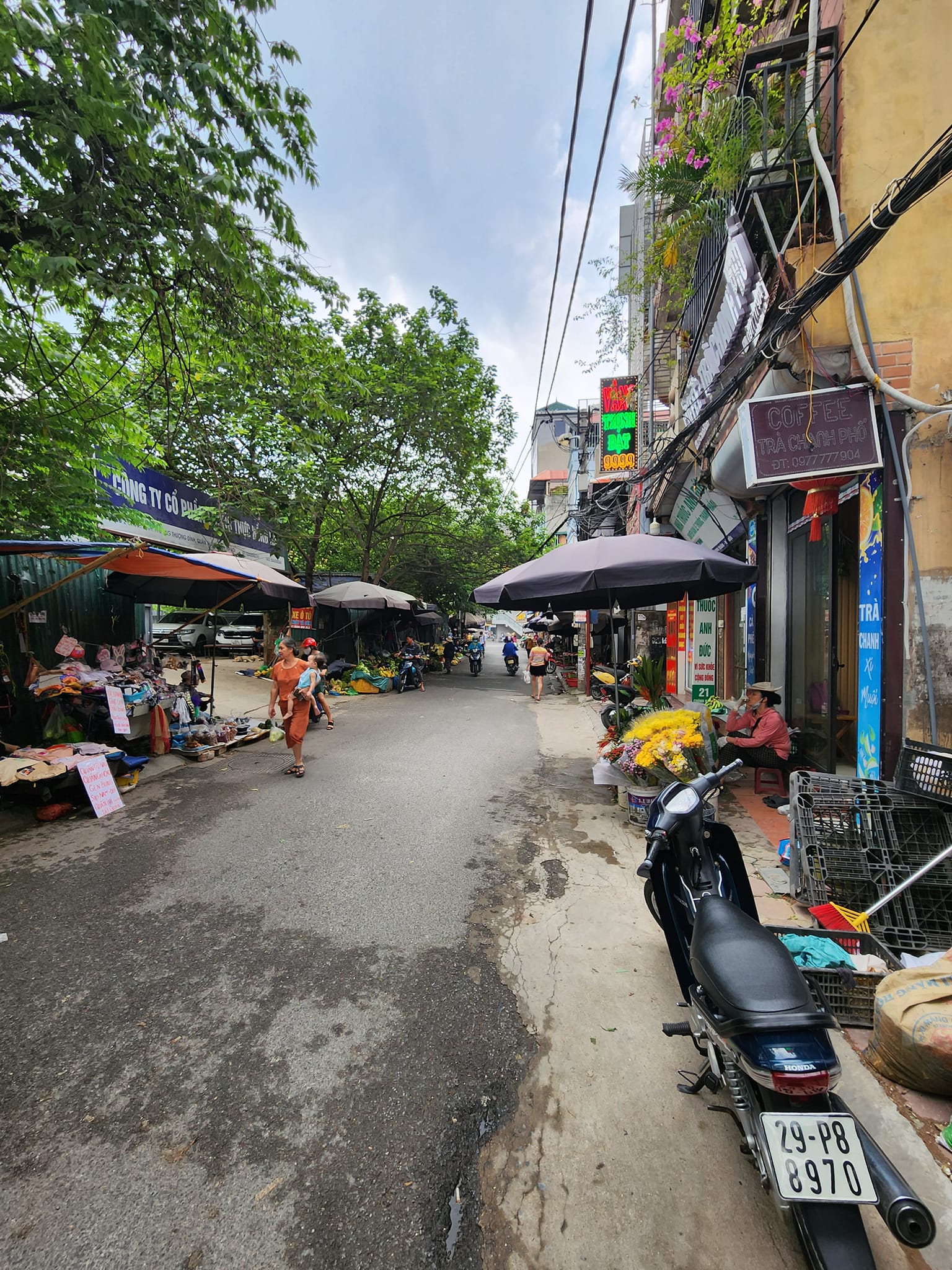 Bán nhà mặt phố Chính Kinh,DT 72m x 2 tầng cũ,cách mặt phố Nguyễn Trãi 20m