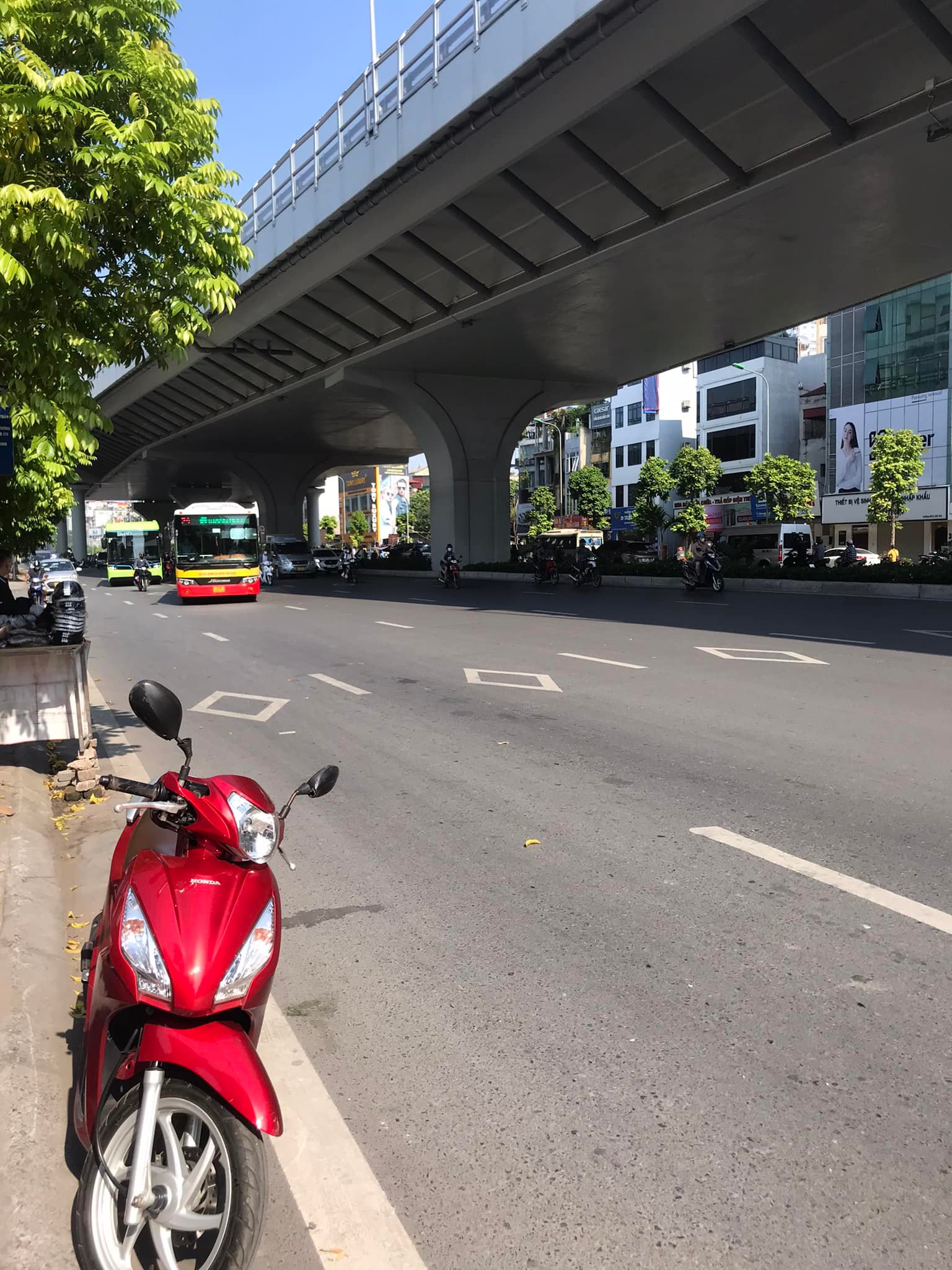 Bán gấp nhà mặt phố Trường Chinh, 3 thoáng, kd ác liệt, mặt tiền quyền lực