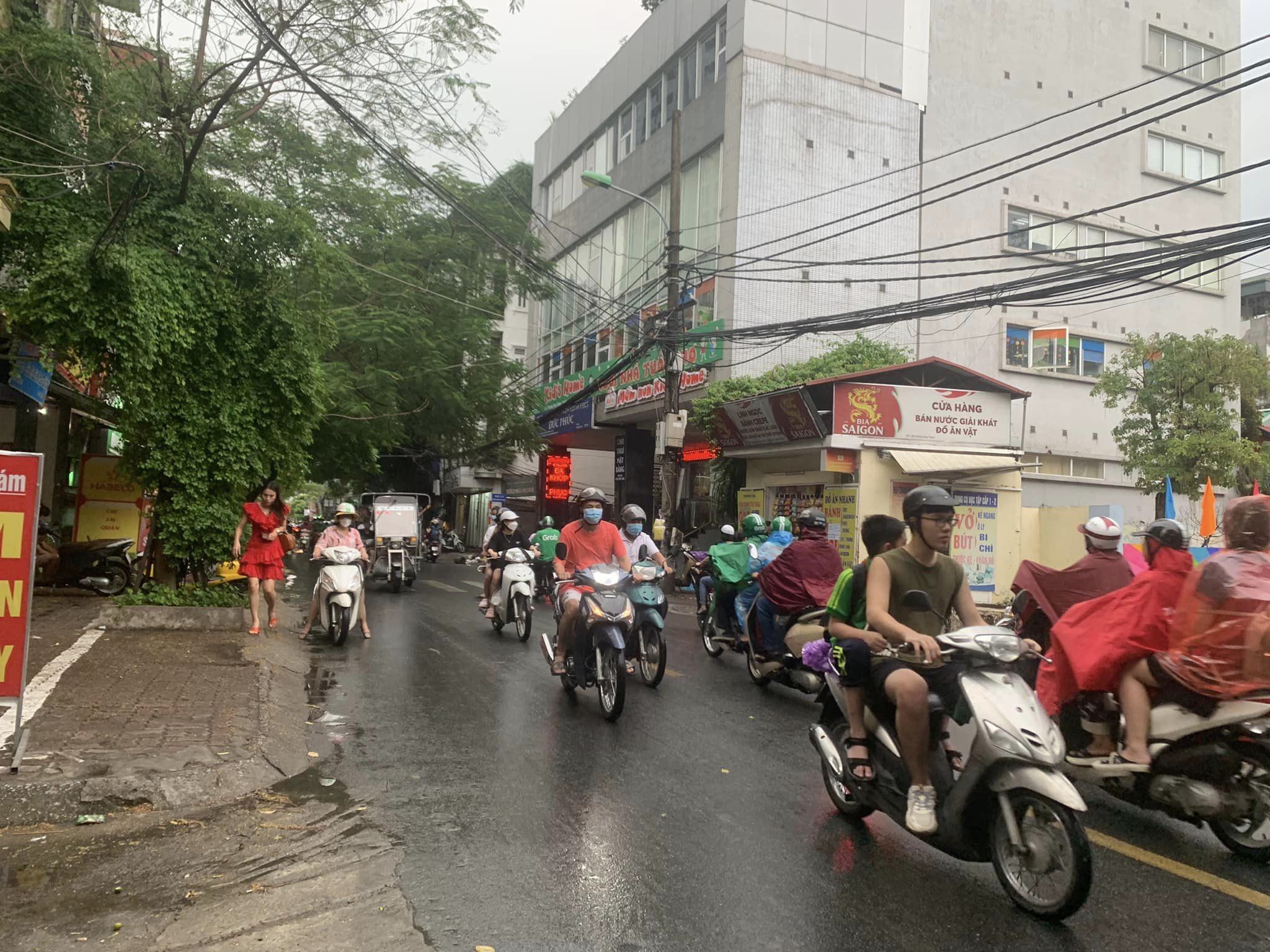 .Cực hiếm! Bán đất tặng nhà mặt phố Hoàng Hoa Thám 350m, MT 8m giá 65 tỷ