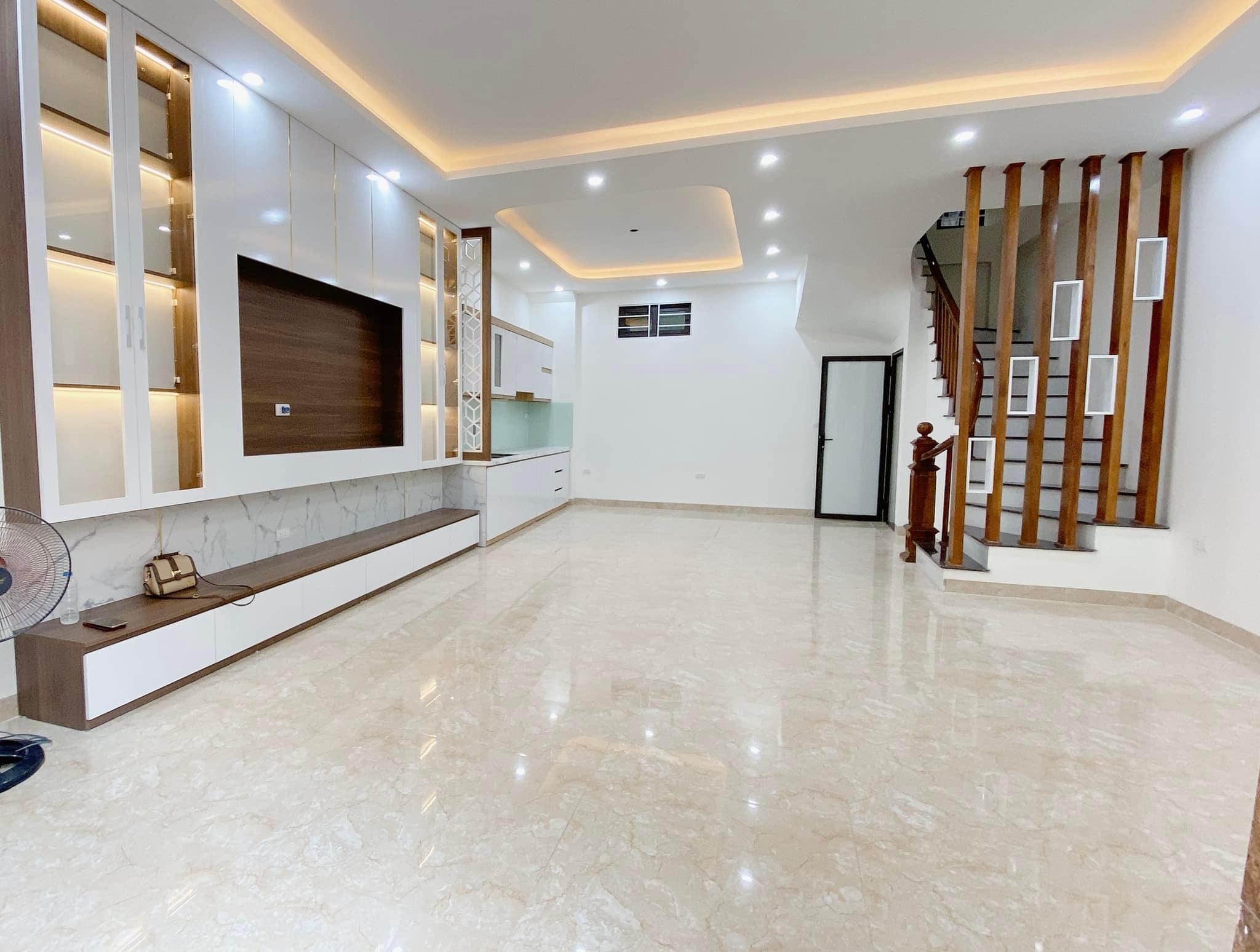 BÁN NHÀ NGÃ TƯ SỞ- TRUNG TÂM THANH XUÂN-Ô TÔ QUA NHÀ-NHỈNH 5 TỶ