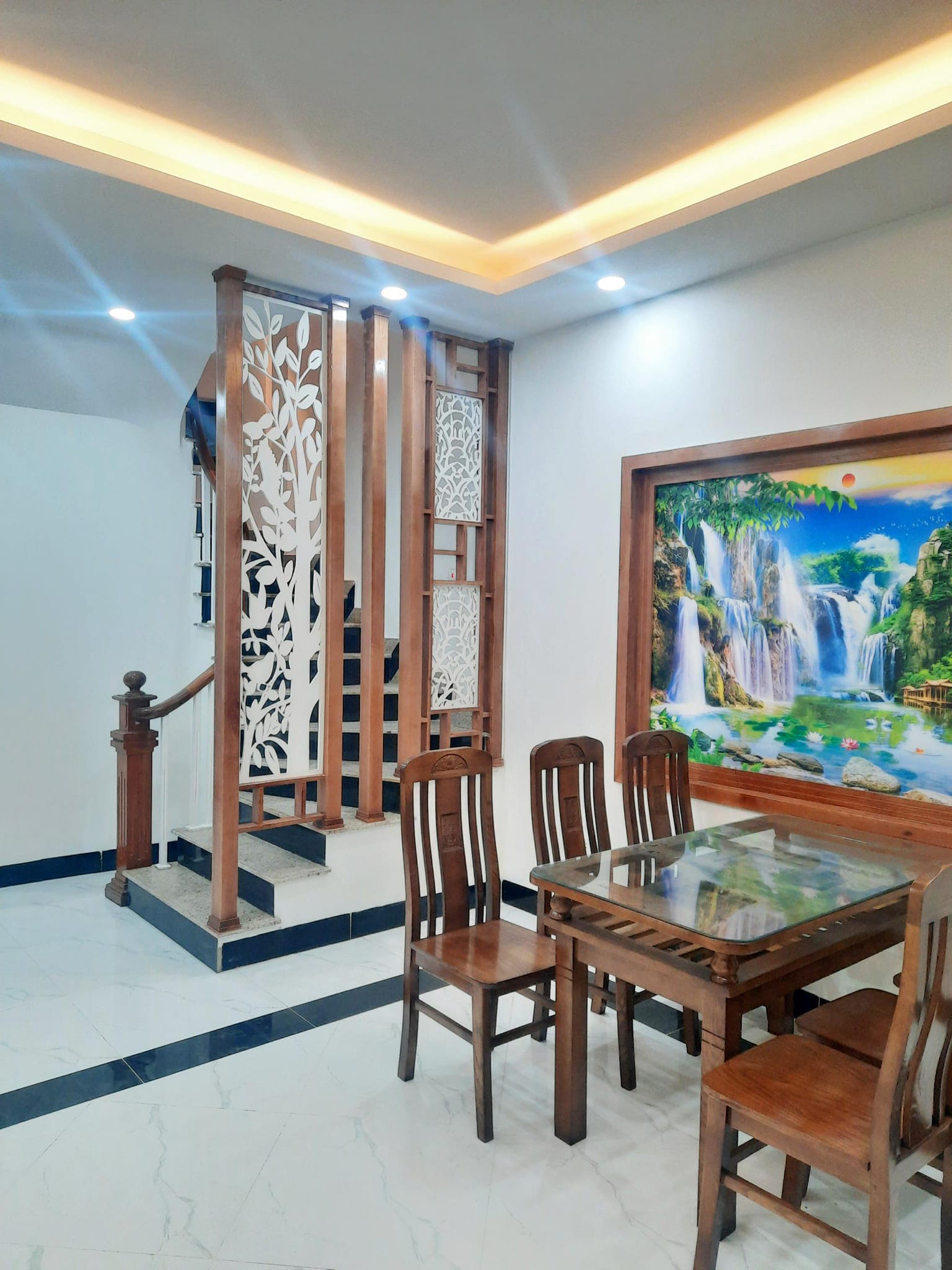 Xuân Đỉnh, Nhà đẹp 38m2, 5T MT 4m gần phố, ô tô sát cổng, 3,55 tỷ