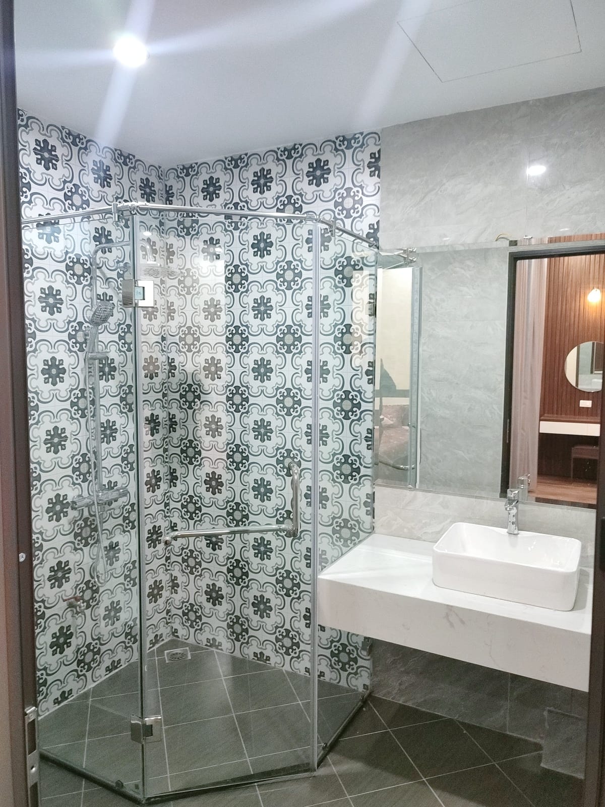 PHỐ TẠ QUANG BỬU- MỚI ĐẸP - OTO ĐỖ TẬN CỬA - 30M2*5 TẦNG - SĐCC VUÔNG ĐẸP