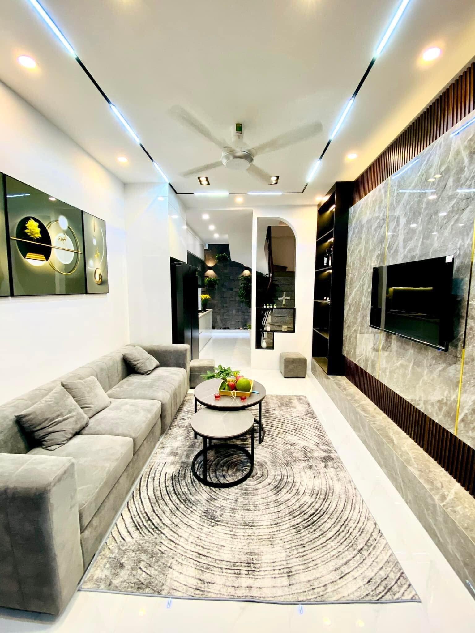 TRƯƠNG ĐỊNH - HÀNG HIẾM HAI BÀ TRƯNG - TRUNG TÂM QUẬN - NHÀ NHƯ KHÁCH SẠN 5* - NHÀ ĐẸP 5 TẦNG – 3 TỶ 4.