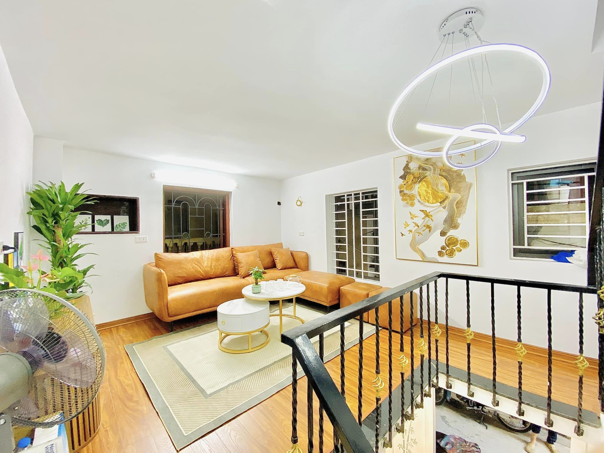 Bán nhà mặt phố Thanh Xuân, kinh doanh sầm uất, cho thuê, dòng tiền, vỉa hè ô tô dừng đỗ ngày đêm.