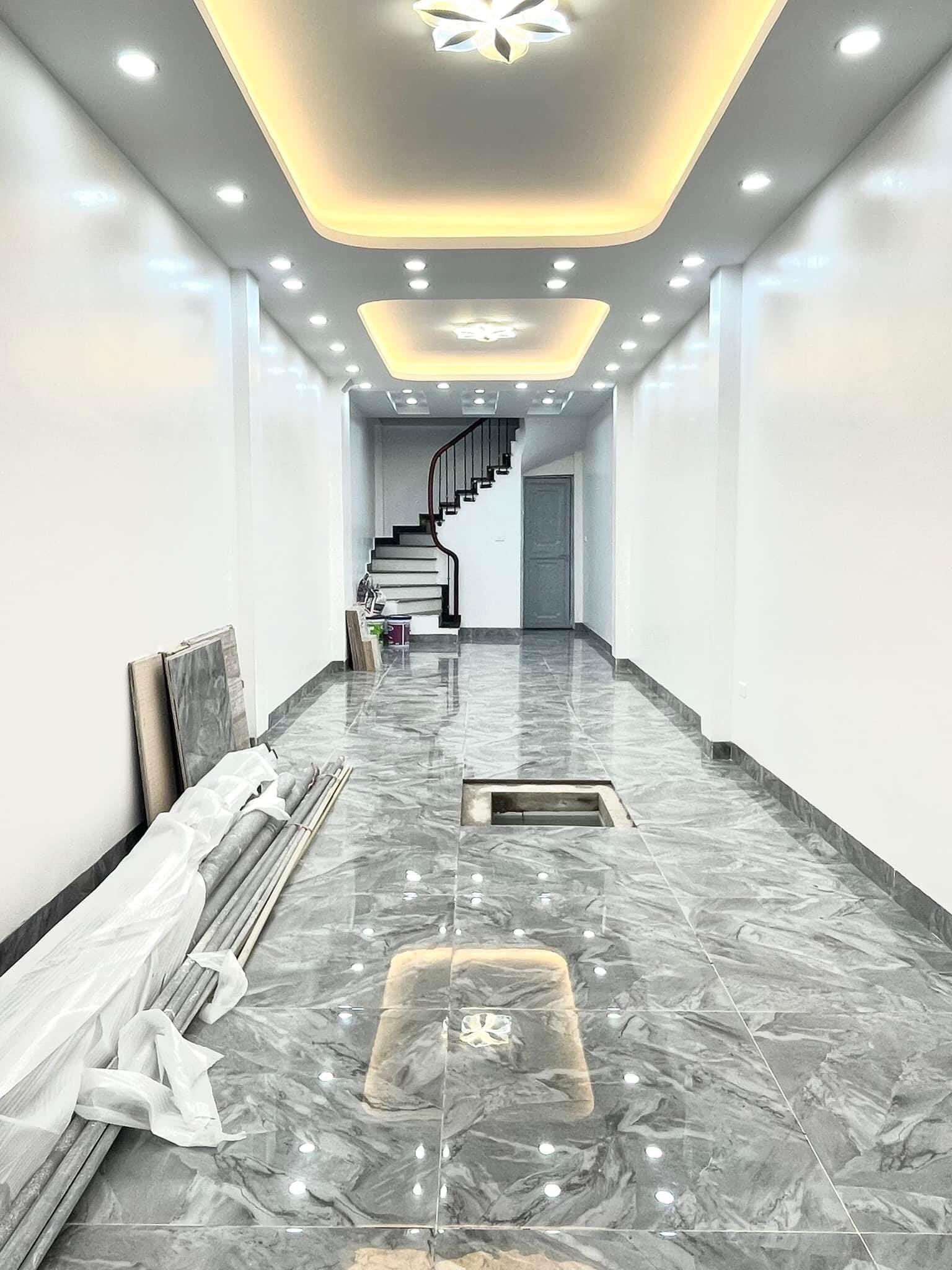 Bán nhà tại Phố 8/3 , Hai Bà Trưng , Hà Nội 40m2 , 5tầng , giá 8.4tỷ