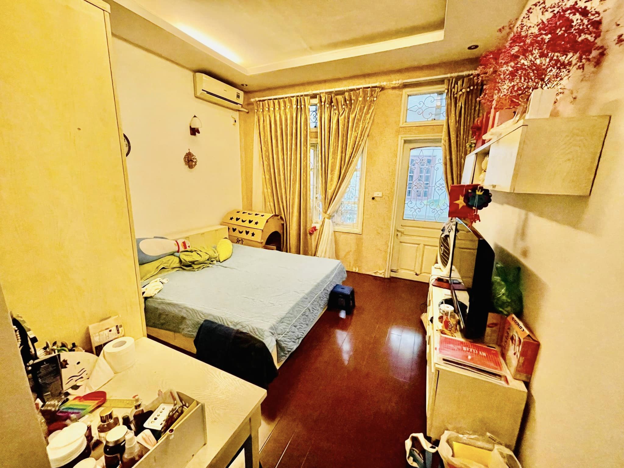 Nhà đẹp, giá rẻ - Phân lô Trần Quốc Hoàn, Cầu Giấy, 45m2, 4 tầng, mt 4.3m. Ô tô tránh, vỉa hè, kinh doanh