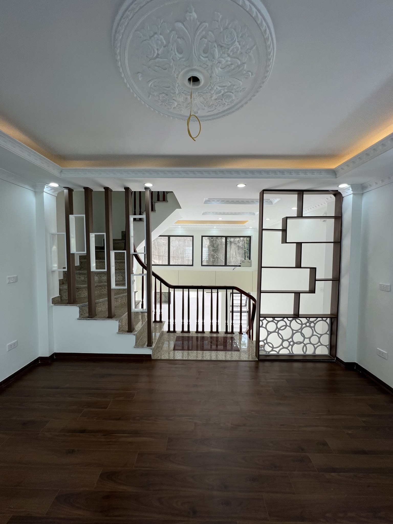 Bán nhà Vũ Lăng,Tứ Hiệp, nhà mới xây, mt rộng, 5 tầng ở ngay