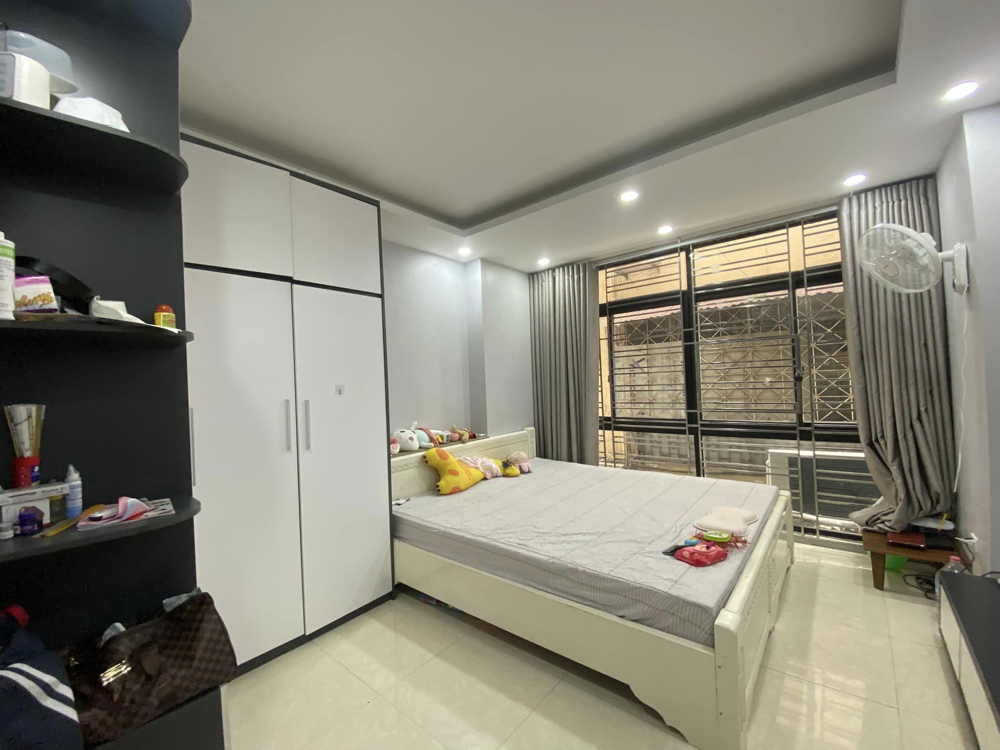 Chính chủ bán nhà riêng Nguyên Hồng, Đống Đa. DT 36m2*6T. Giá 7,15tỷ.