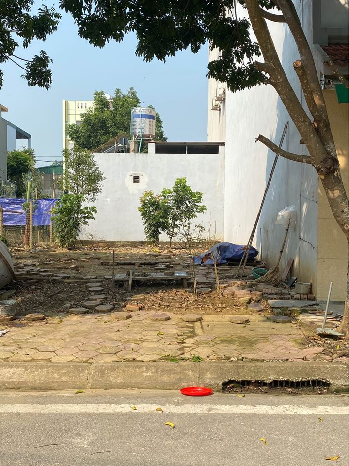 Bán đất khu đô thị Bom La ngay khu trung tâm sân bóng công viên