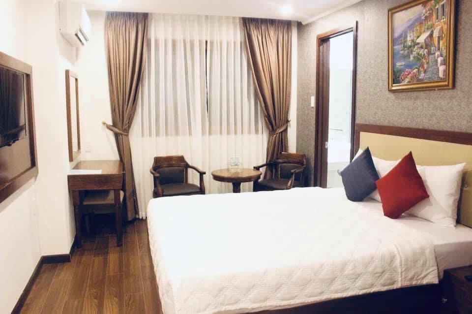 Bán khách sạn còn mới mặt tiền Hai Bai Trưng gần chợ Đầm, giá tốt kinh doanh - chỉ 26 tỷ