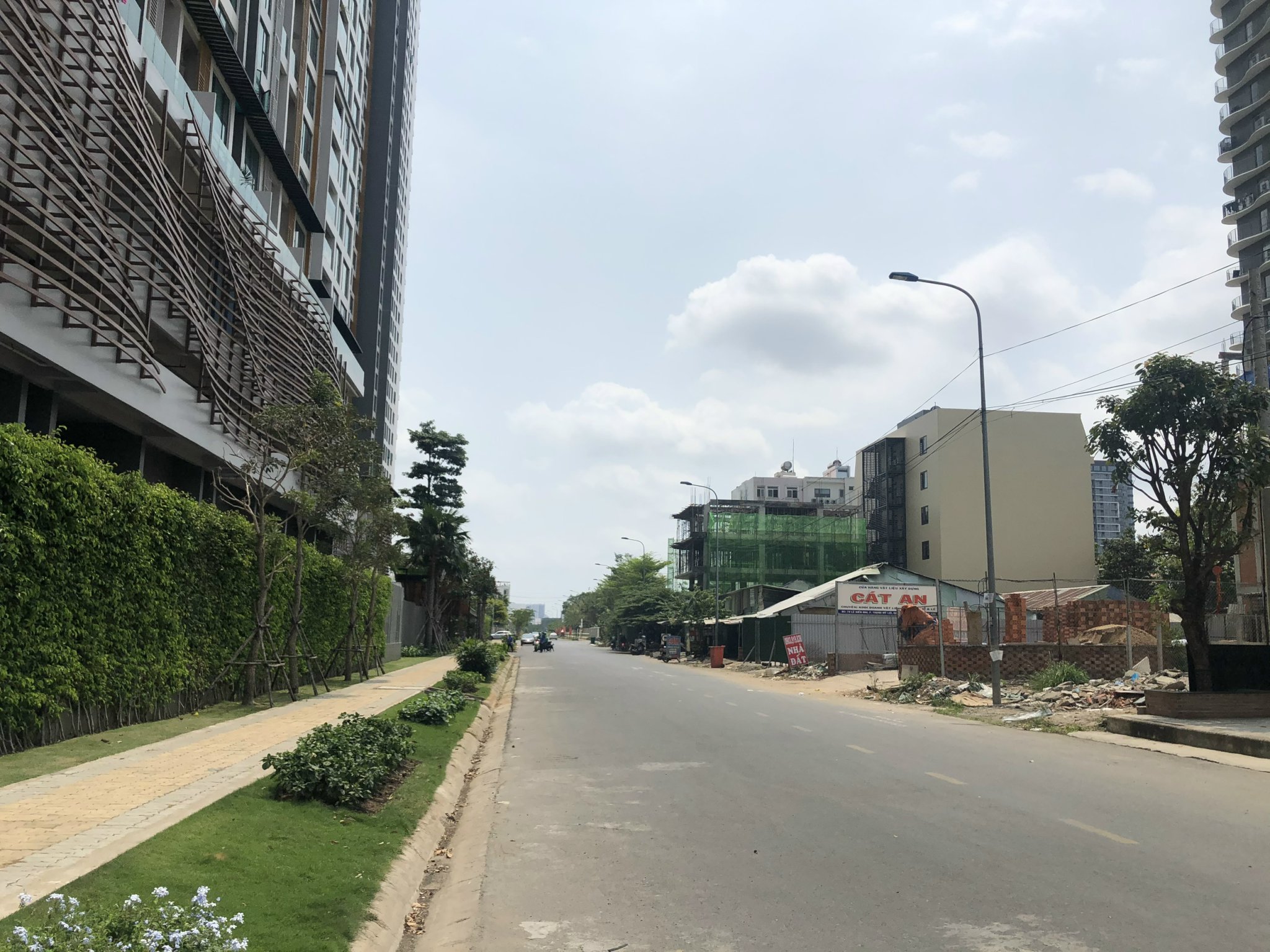 Chính chủ bán đất đường Lê Hiến Mai góc 2MT sát Uỷ ban 12,5x21,5 XD hầm 7 tầng 300tr/m