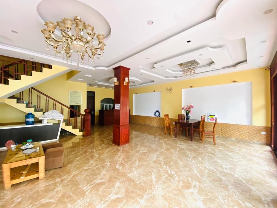 BÁN KHÁCH SẠN 5 TẦNG VỚI 14 PHÒNG KINH DOANH TẠI TRUNG TÂM SAPA