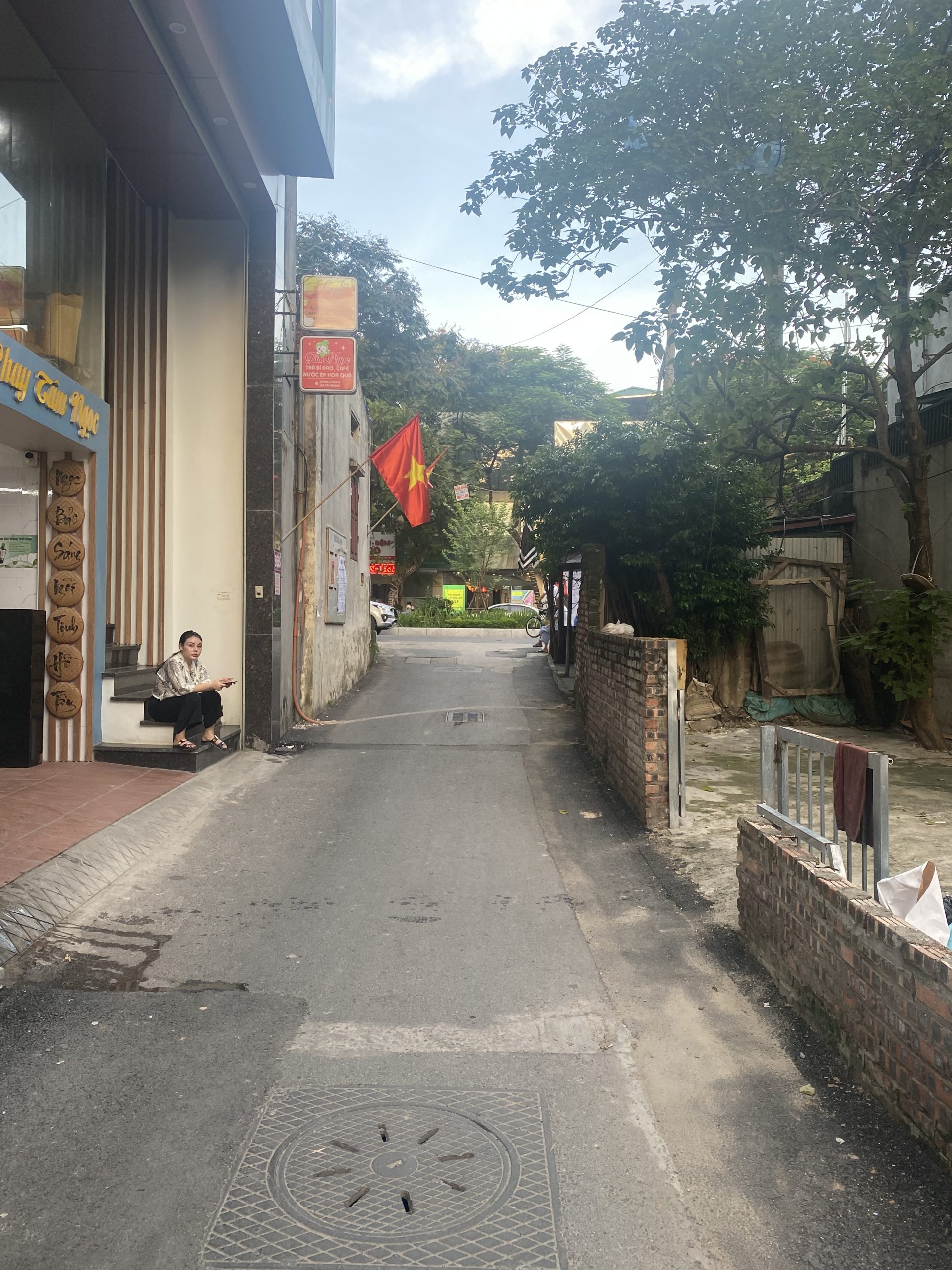 Mảnh Đất Gần Phố,Ngõ Ô Tô Tải,Vài Bước Ra Hồ Tây,Lạc Long Quân 135m Chỉ 30 Tỷ