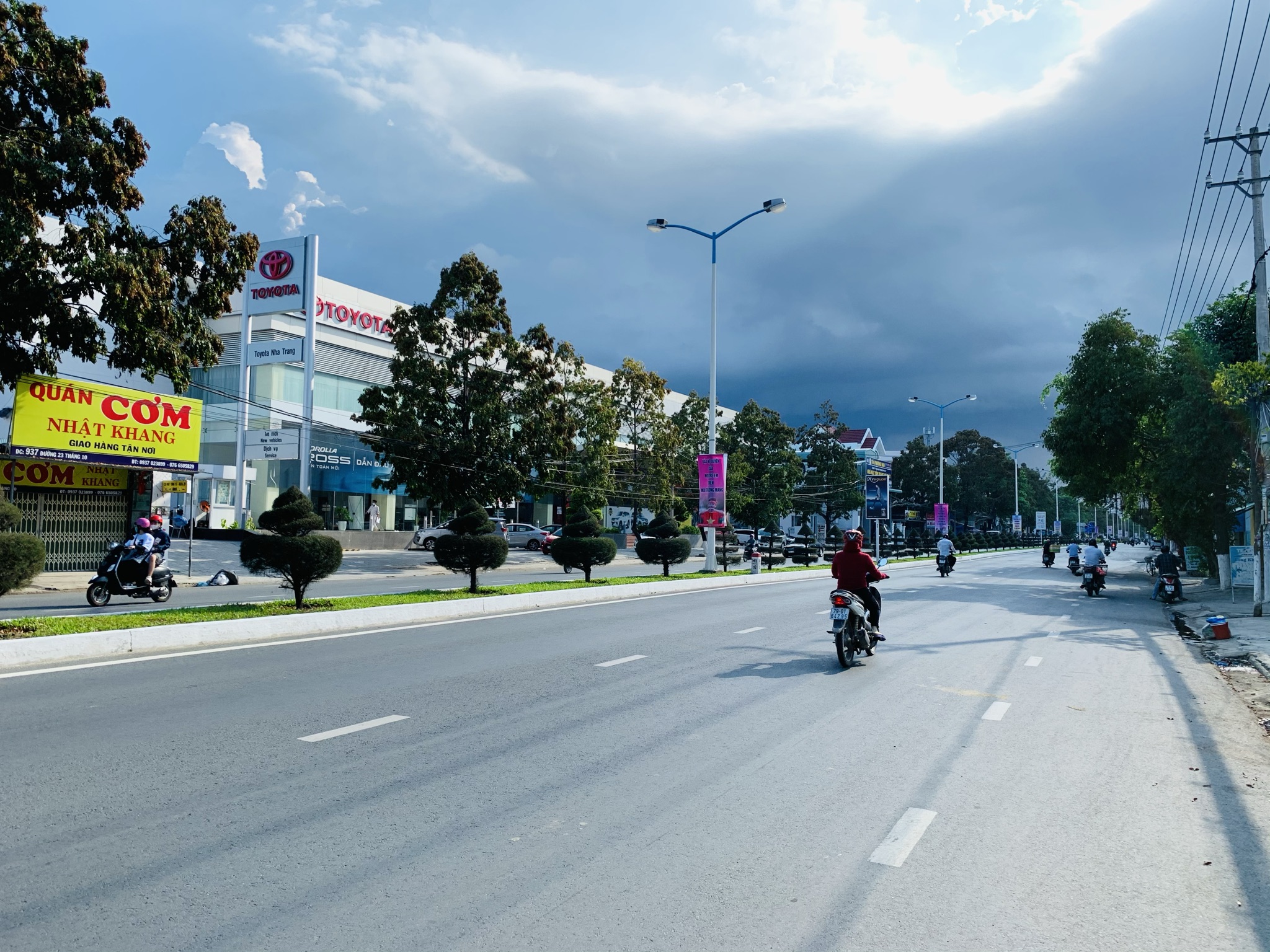 Kẹt bán gấp nhà cấp 4 mặt tiền 23/10 chỉ 43tr/m2 - gần siêu thị Metro cũ, Vĩnh Trung