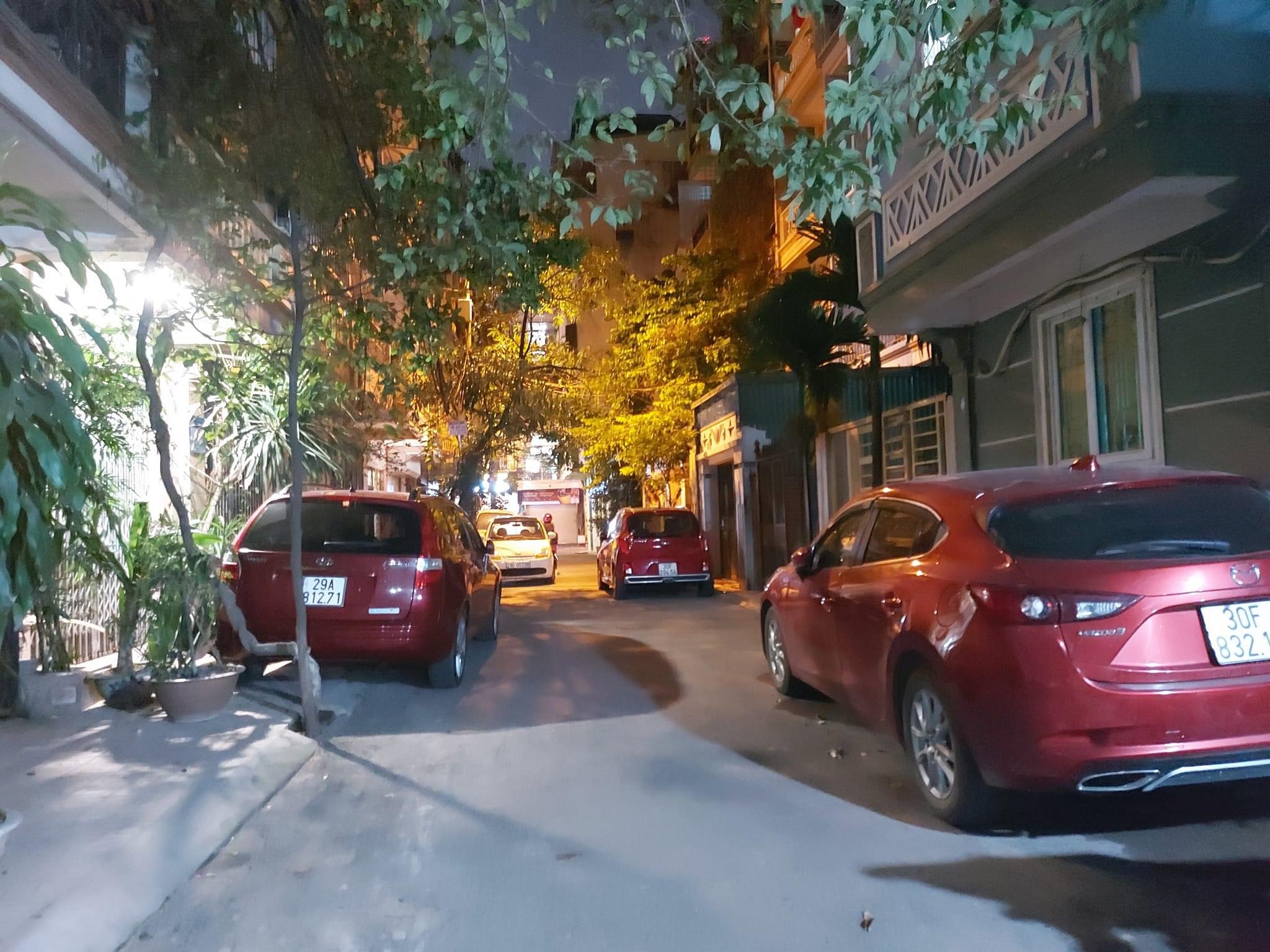 NHÀ PHÂN LÔ Ô TÔ TRÁNH VỚI NHIỀU TIỆN ÍCH