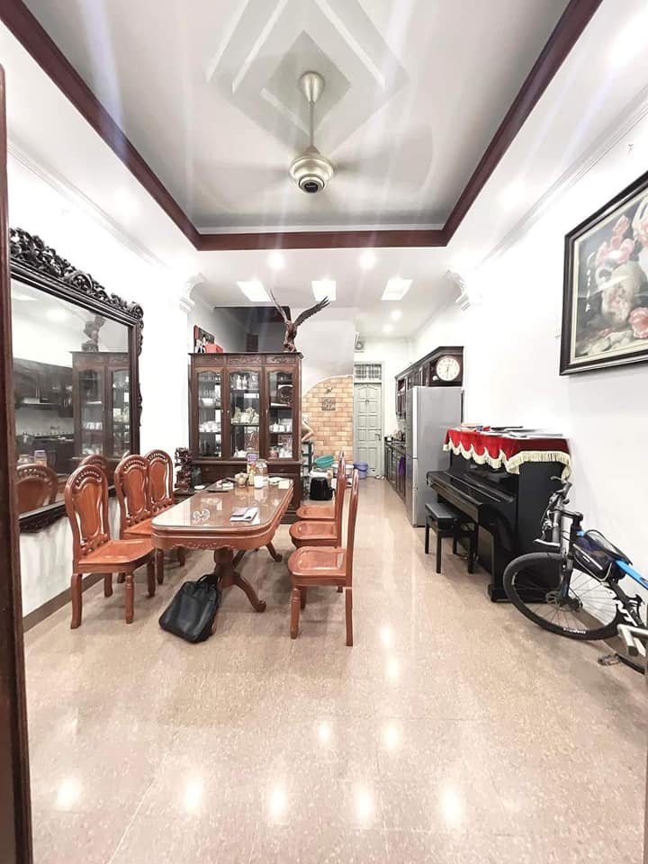 Chính Chủ bán nhà Lạc Long Quân , Phân Lô, ô tô 7 chỗ , 30m2 x 5 tầng