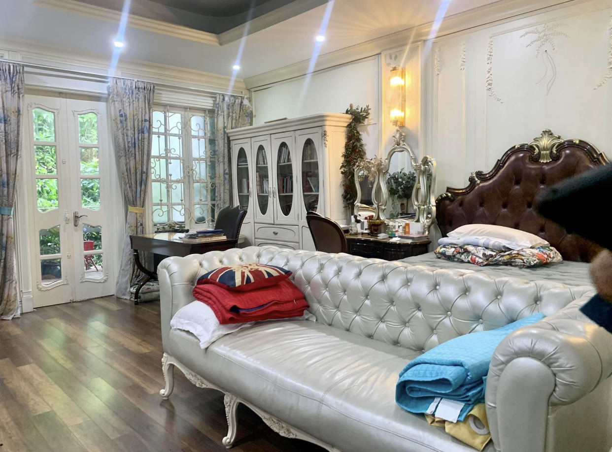 BÁN BIỆT THỰ SÂN VƯỜN THANH XUÂN, PHÂN LÔ, Ô TÔ VÀO NHÀ, NỘI THẤT ĐẸP.