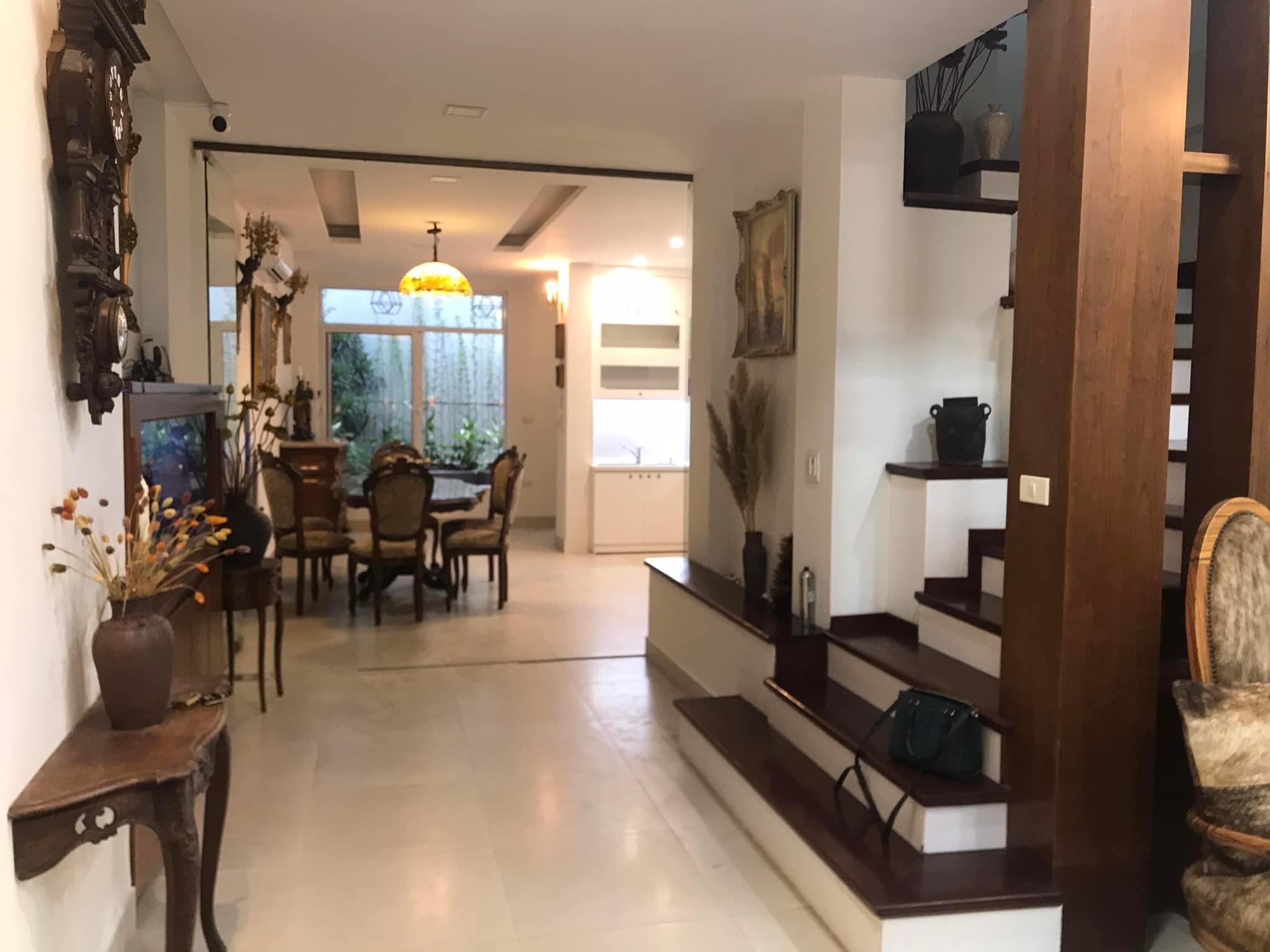 Siêu Phẩm BT Giữa Thủ Đô, Đào Tấn, 2Thoáng, Ô Tô Vào Nhà, KD Sầm Uất Chỉ 18 Tỷ 2