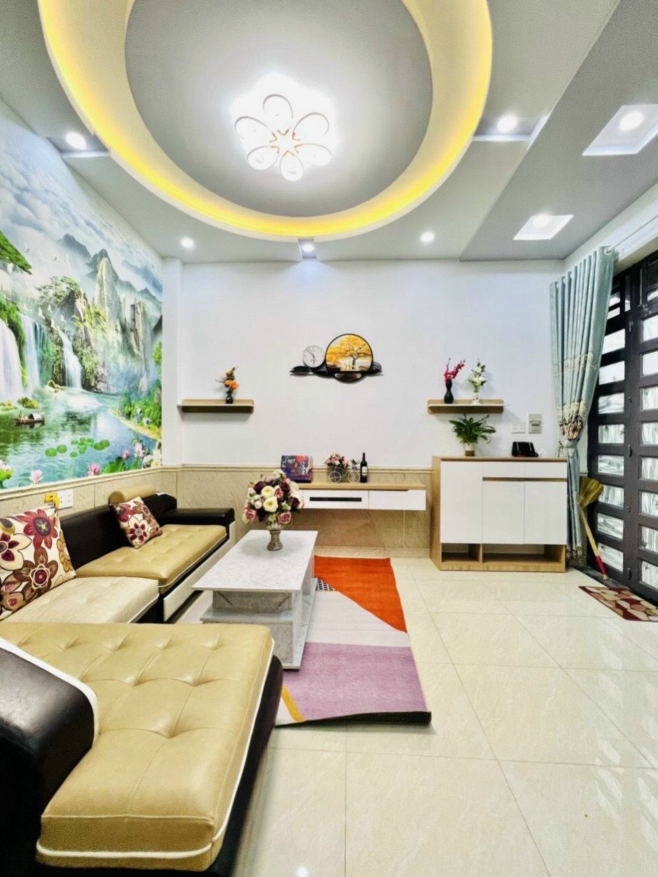 Nhà đẹp, Huỳnh Văn Bánh, 6 x 7m, 3 lầu, khu yên tĩnh, Phú Nhuận, DT 42m², Giá 5.6 Tỷ