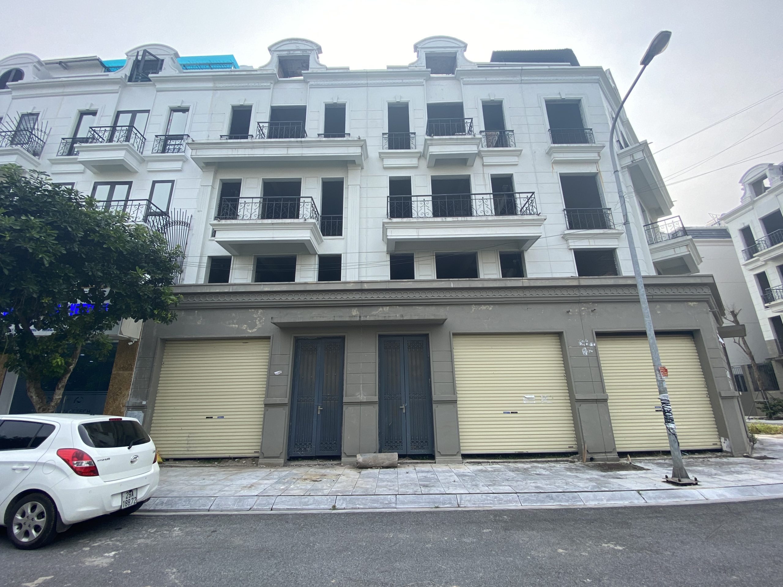 Chính chủ cần tiền muốn sang nhượng gấp căn giáp góc Shophouse Hải Phát mặt đường 13m tại Trâu Quỳ