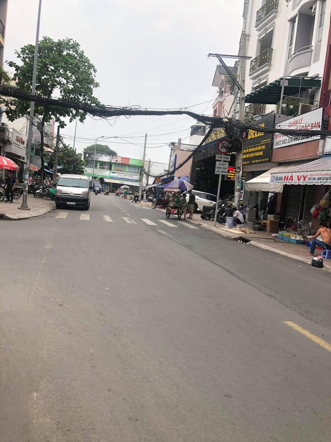 Gấp gấp mặt tiền thụt tại Bạch Đằng Tân Bình