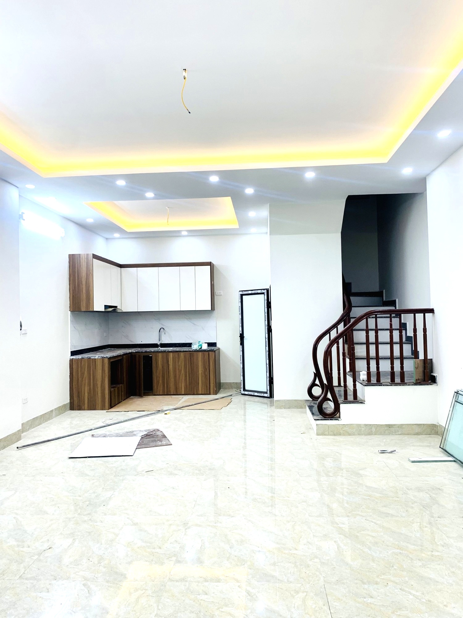 BÁN NHÀ MỚI ĐẬP HỘP NGỌC THUỴ, GẦN Ô TÔ, NHIỀU TIỆN ÍCH, 47M2x5M