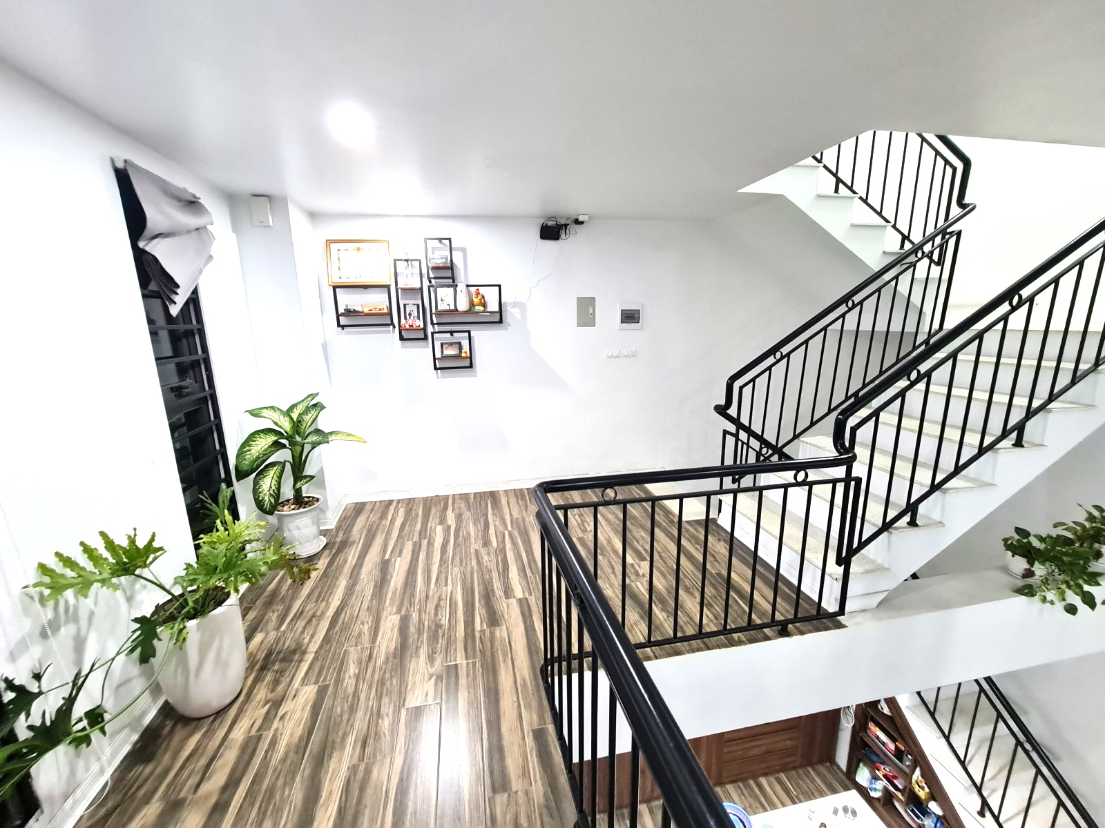 BÁN NHÀ DÂN XÂY NGỌC THUỴ, LÔ GÓC, 2 MẶT TIỀN, TÂM HUYẾT, 50M2x5.8M