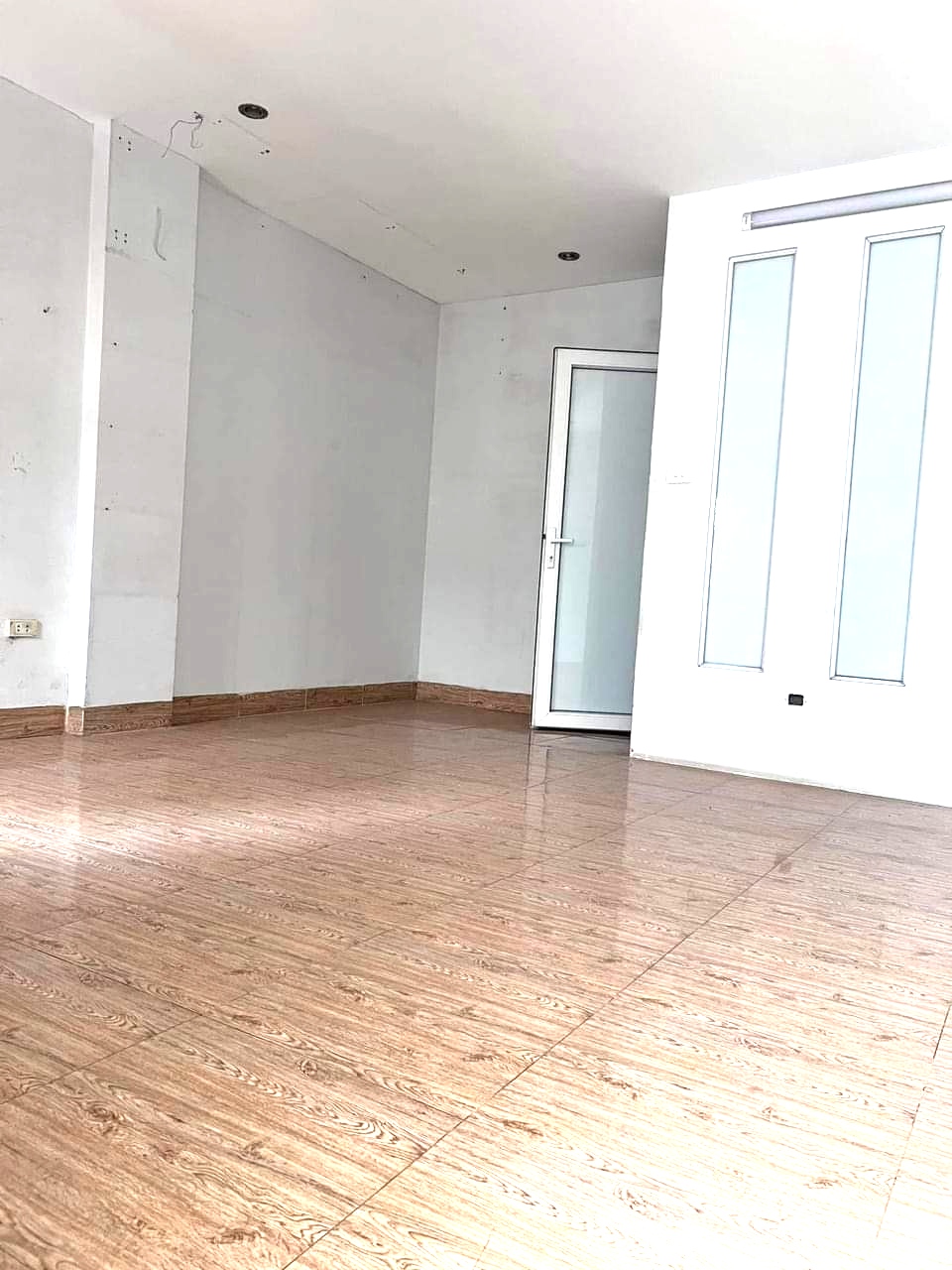 BÁN SIÊU PHẨM NGỌC THỤY, PHÂN LÔ, Ô TÔ TRÁNH, XÂY GARA, 43M2x3.6M