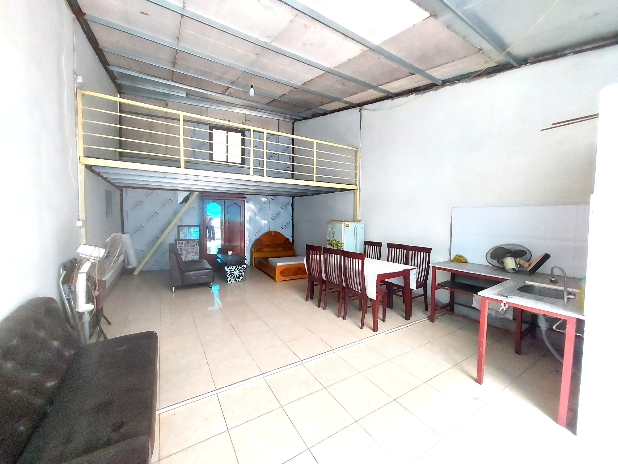 BÁN NHÀ SIÊU RẺ THẠCH BÀN, Ô TÔ ĐỖ CỔNG, 3 BƯỚC RA PHỐ, NHIỀU TIỆN ÍCH, 41M2x4.5M