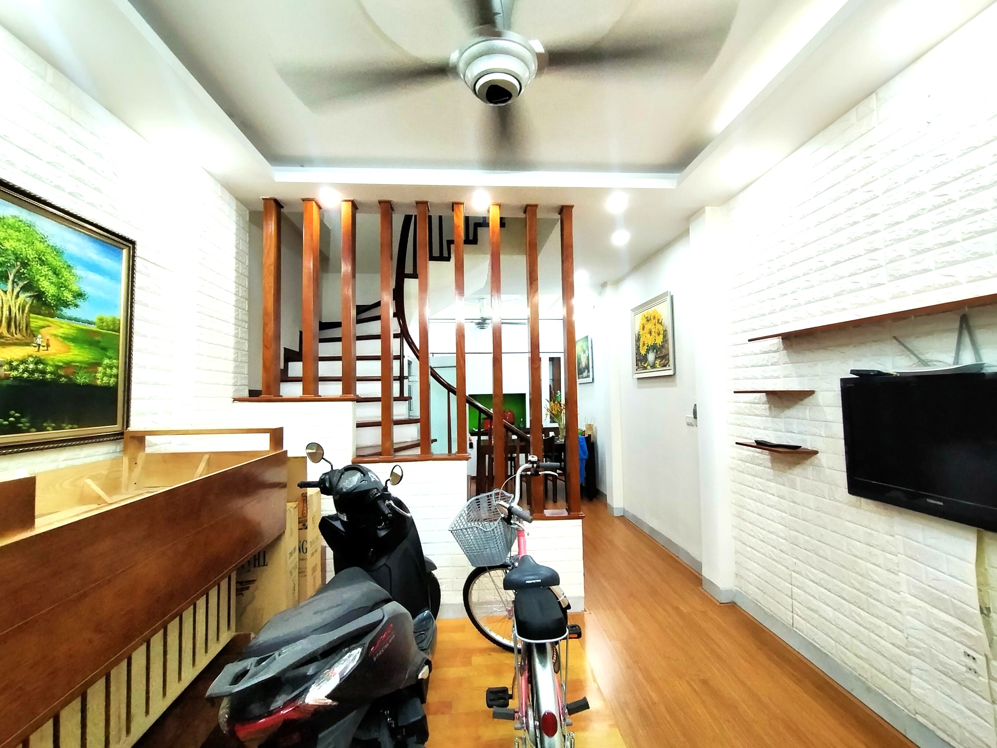 BÁN NHÀ TRUNG TÂM VIỆT HƯNG, NHÀ ĐẸP, TẶNG FULL NỘI THẤT, NHIỀU TIỆN ÍCH, 33M2x4M