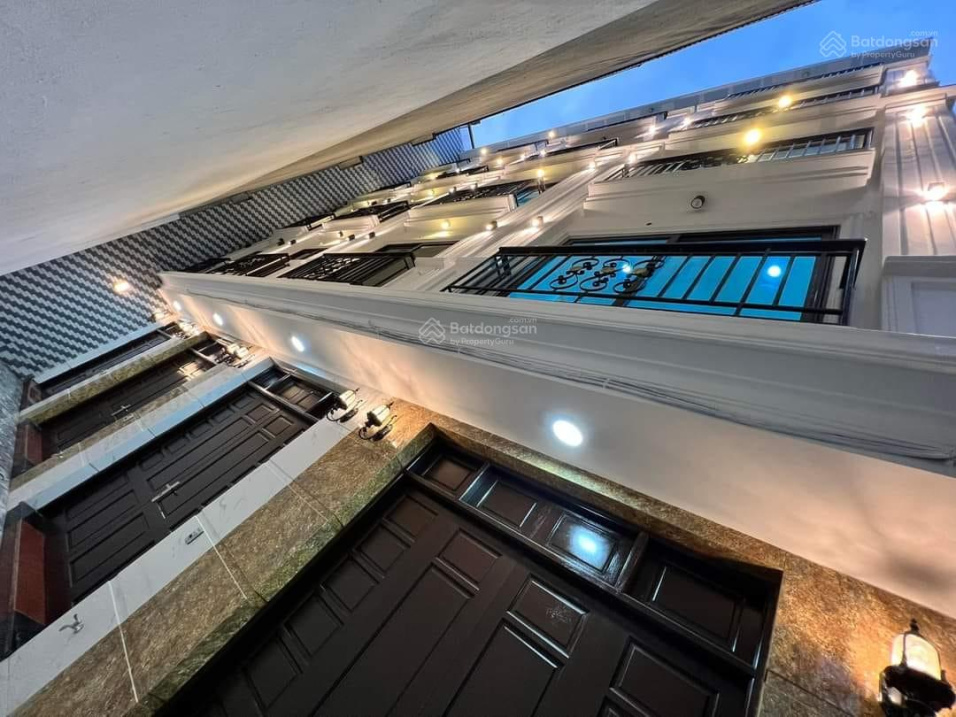 Bán nhà Giải Phóng 38m2 x 5 tầng nhà mới full nội thất ba gác đỗ cửa giá 4 tỷ