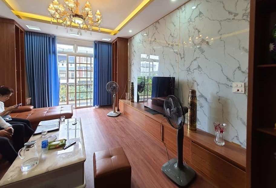 Bán nhà đường Xuân Diệu, tòa căn hộ cho thuê gần Hồ Tây, dòng tiền khủng