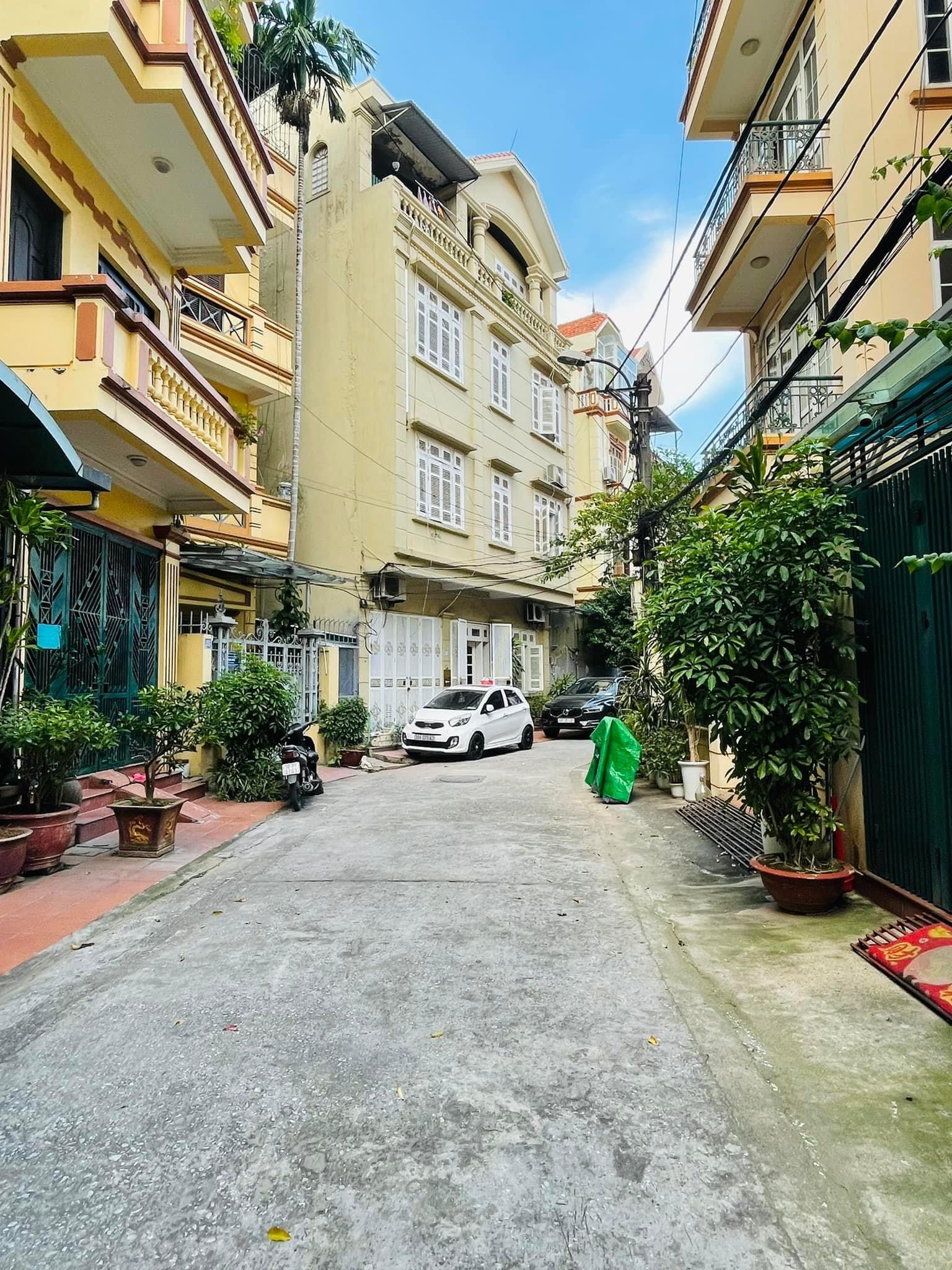 Siêu Rẻ Siêu Hiếm Nhà Bán. 64m2 MT 5.5m. Đất bị Phân Lô Ngoc Ô Tô Tránh Vip Nhất Phố Đội Cấn Ba Đình