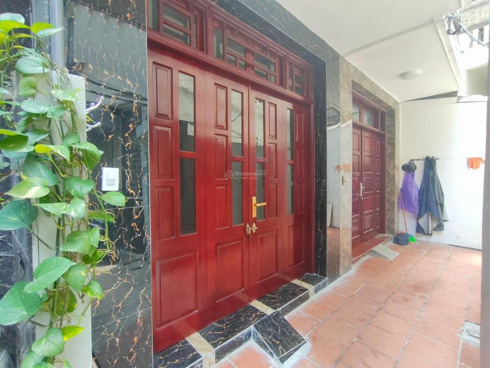 Chính chủ bán nhà phố Đội Cấn, nhà mới, 6 tầng về ở ngay, cách mặt phố 80m, giá 4,55 tỷ