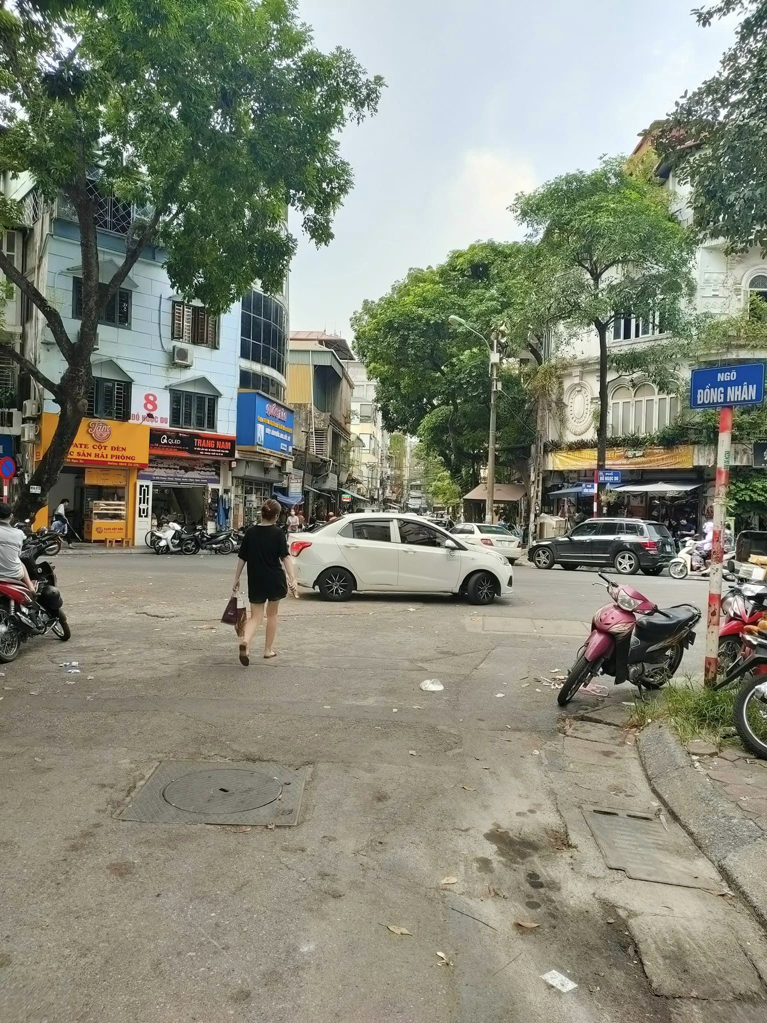 Nhà gần mặt phố Đồng Nhân, ngõ ba gác, 91m2, MT 8.5m, giá 15.5 tỷ, 0867195893