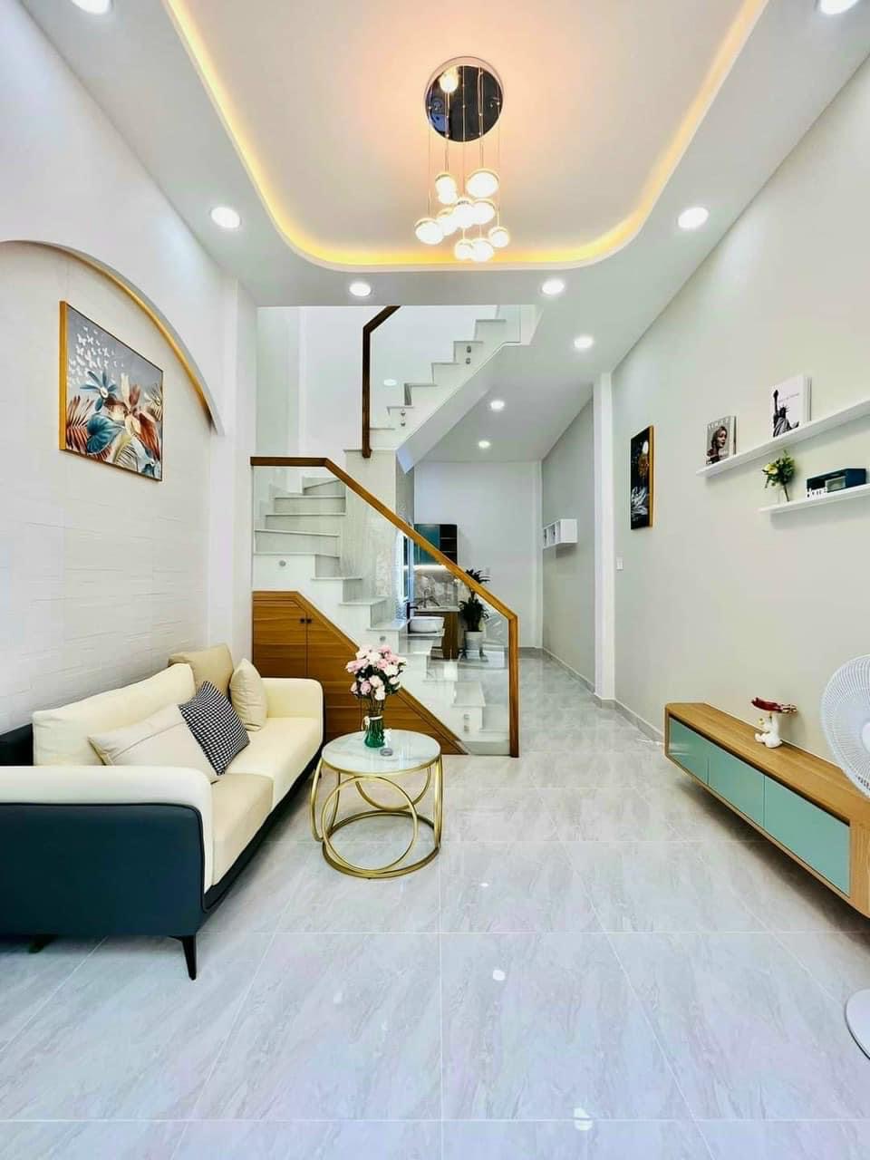 Cần bán gấp nhà hẻm xe hơi ngay khu trung tâm Lê Lợi, phường 3, Gò Vấp. DT 42.8m²công nhận đủ, SHR Giá 2tỷ680