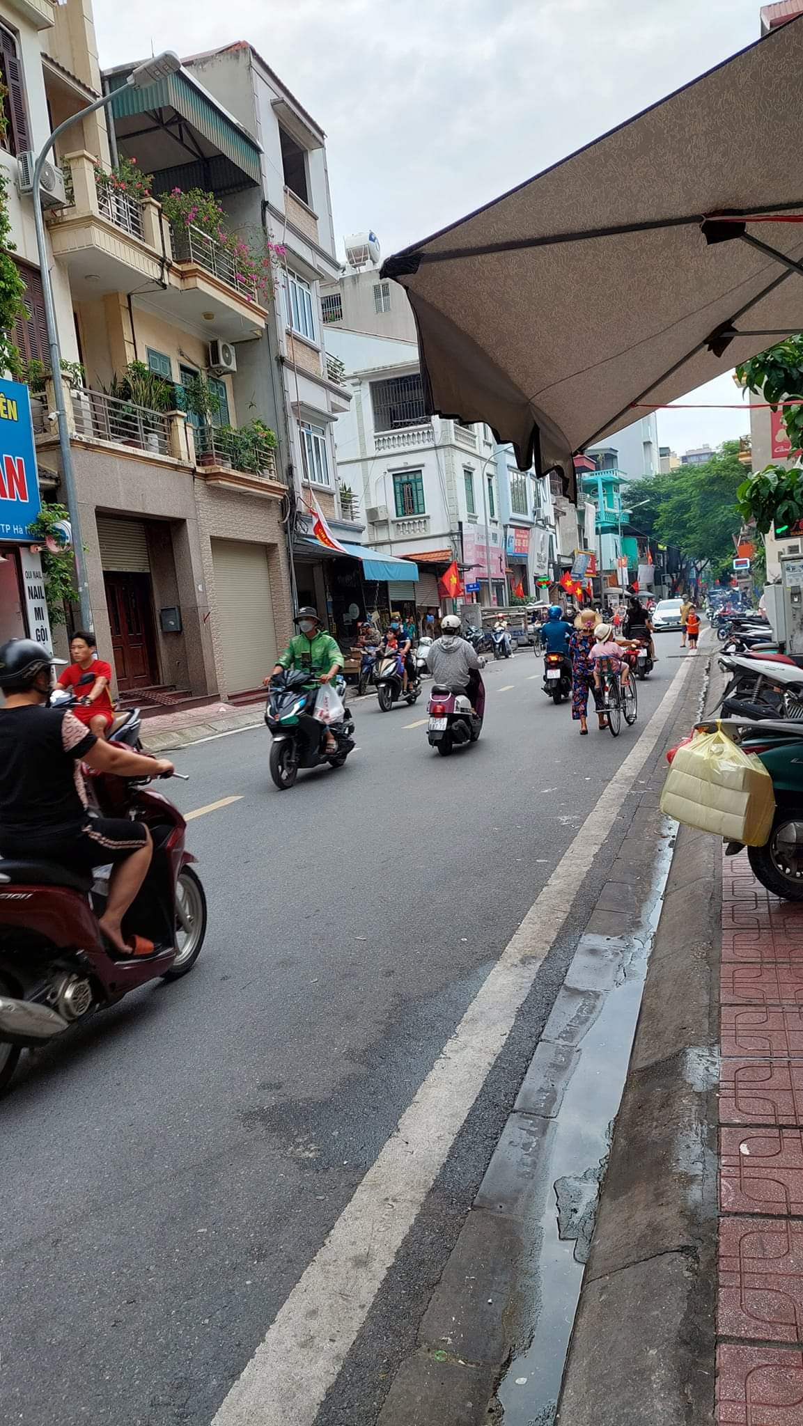 CHÍNH CHỦ GỬI BÁN HỘ - MUA ĐẤT TẶNG NHÀ - MẶT ĐƯỜNG LỚN - BUÔN BÁN SẦM UẤT DT 161M MT 9.2M 19.3 TỶ