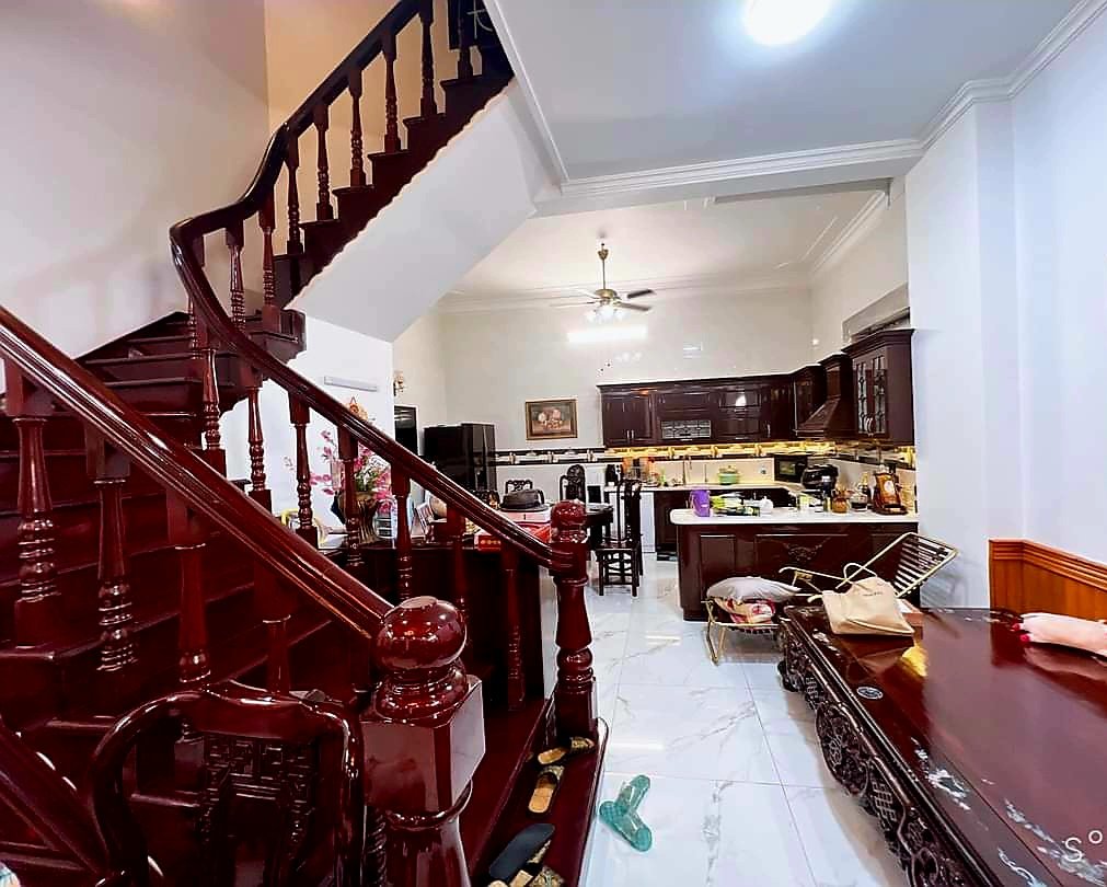 Bán nhà riêng ngõ 61 phố Phạm Tuấn Tài, quận Cầu Giấy, nhà đẹp phân lô, ô tô tránh,