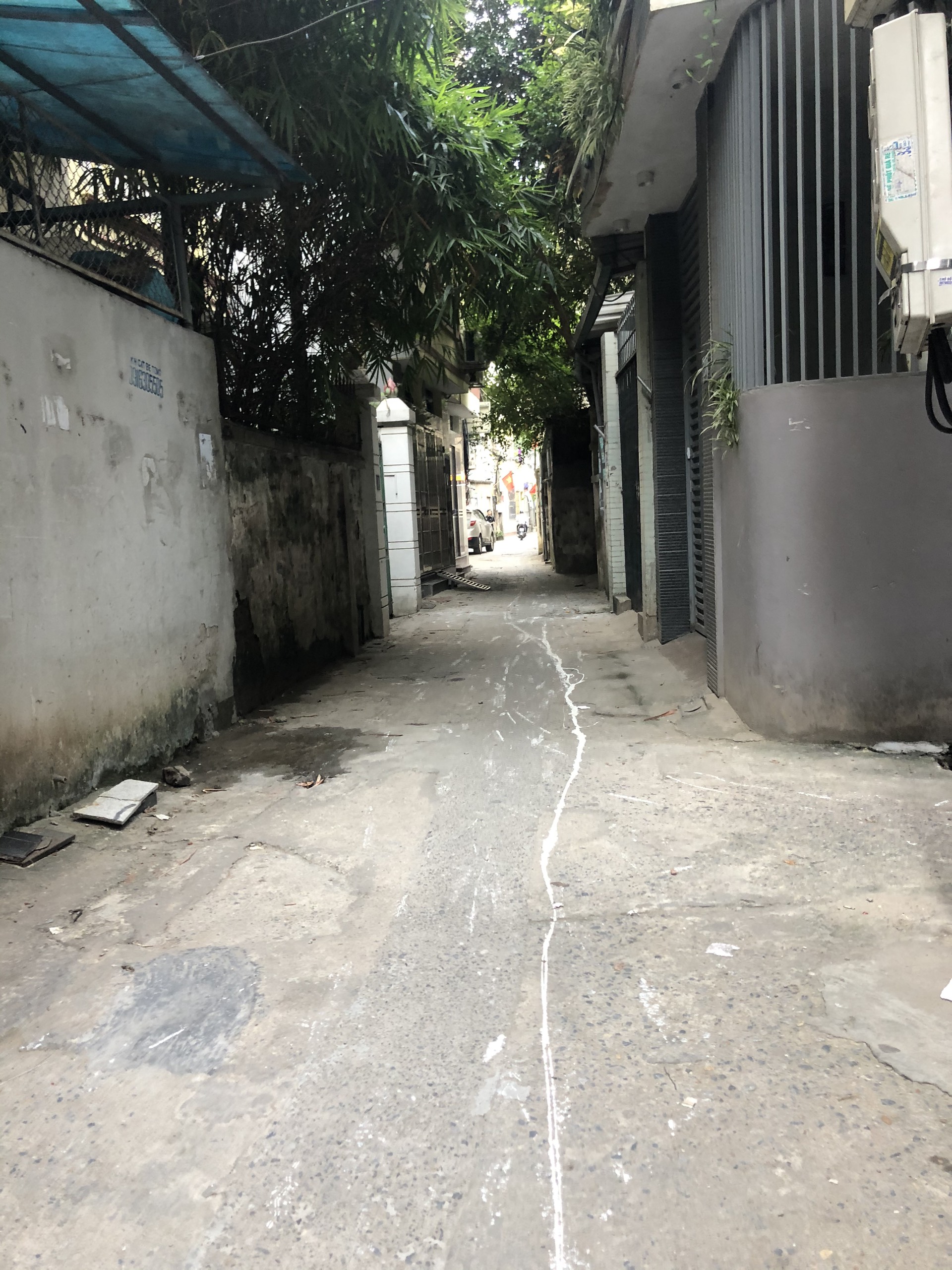 Bán nhà chính chủ số 18 ngõ Trần Thái Tông. DT 45m2 x 4T, MT 4m vuông vắn 2 mặt thoáng trước sau