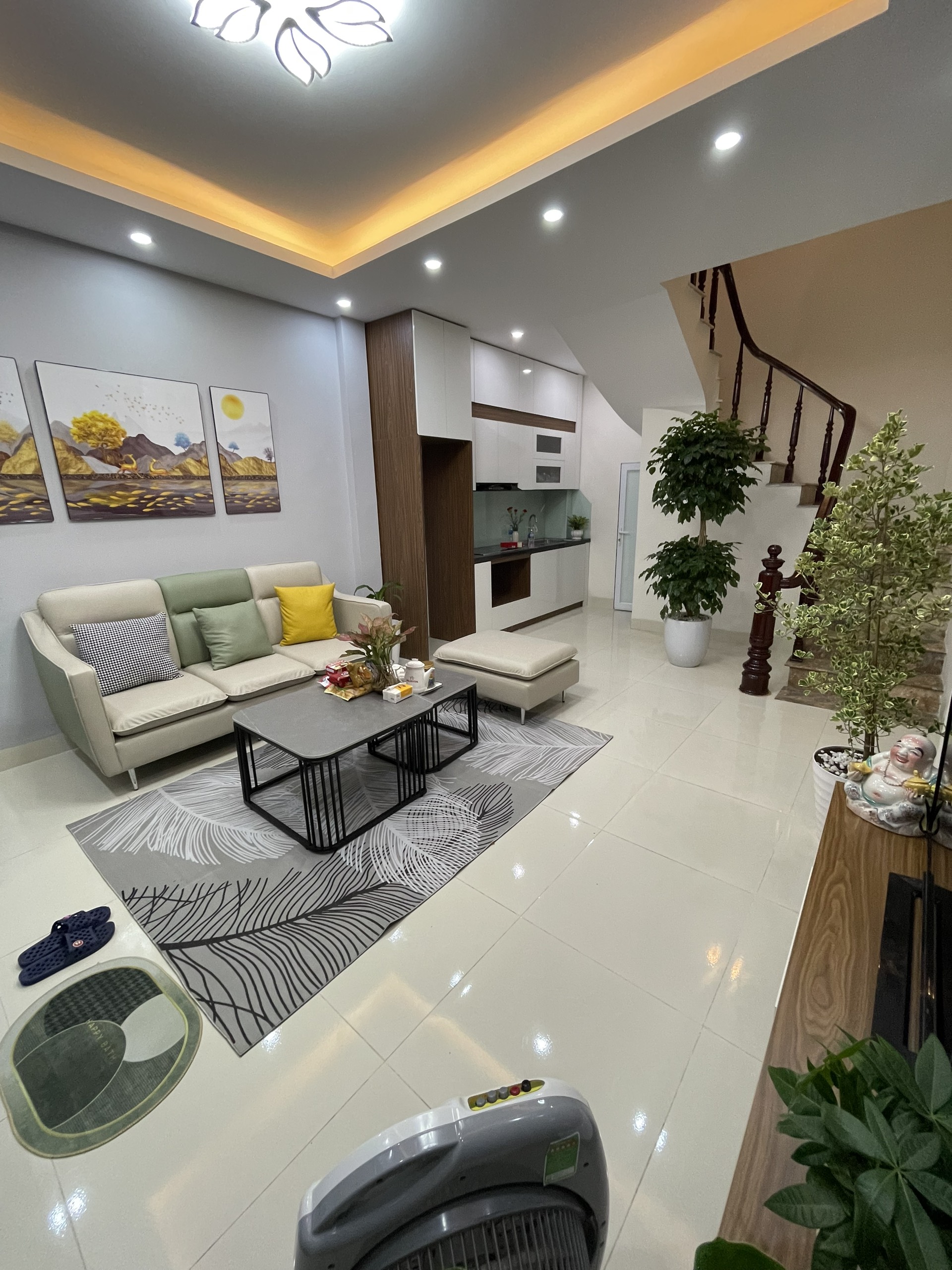 BÁN NHÀ 5 TẦNG PHỐ TÂN MAI, Ô TÔ ĐỖ CỬA, DT 35M2, GIÁ 3,95 TỶ