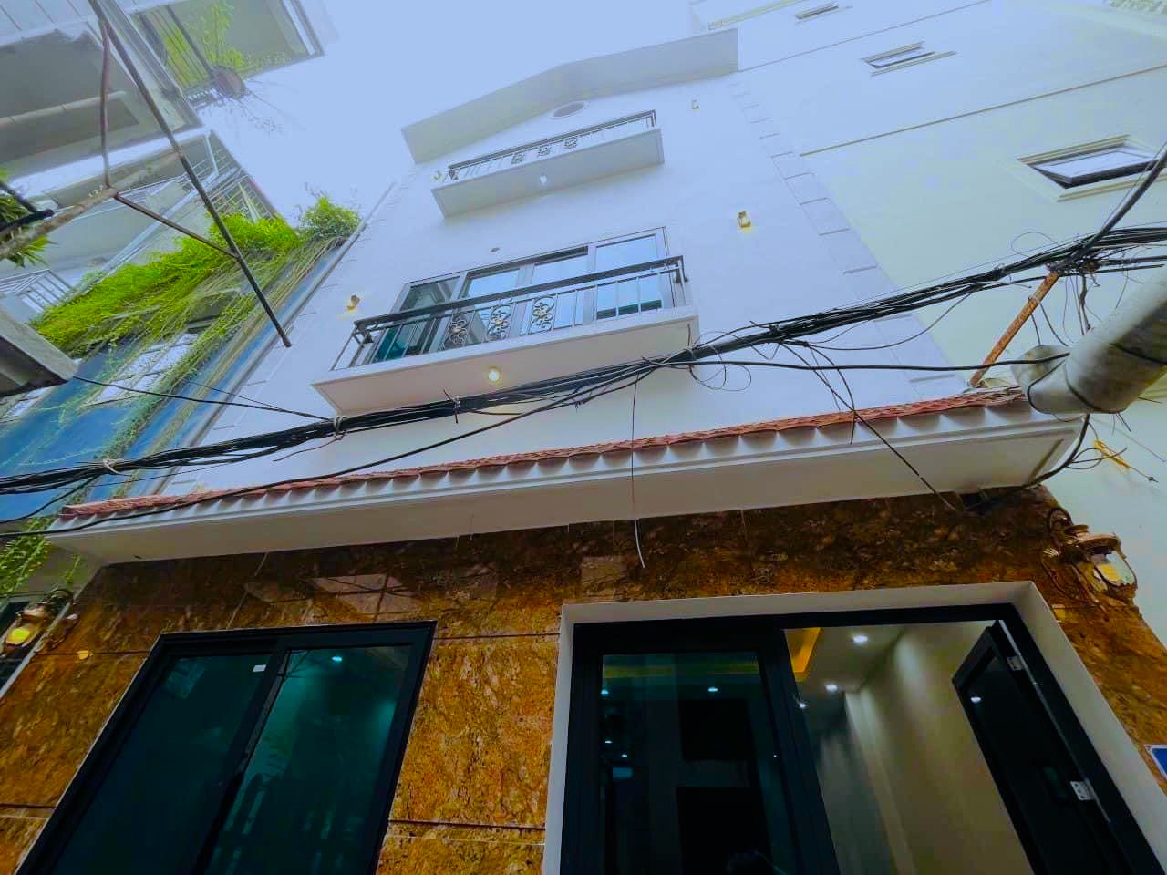 Nhà dân xây- Bồ Đề- Long Biên- 4 tầng- 45m2- MT 5m- Chưa đến 100tr/m2